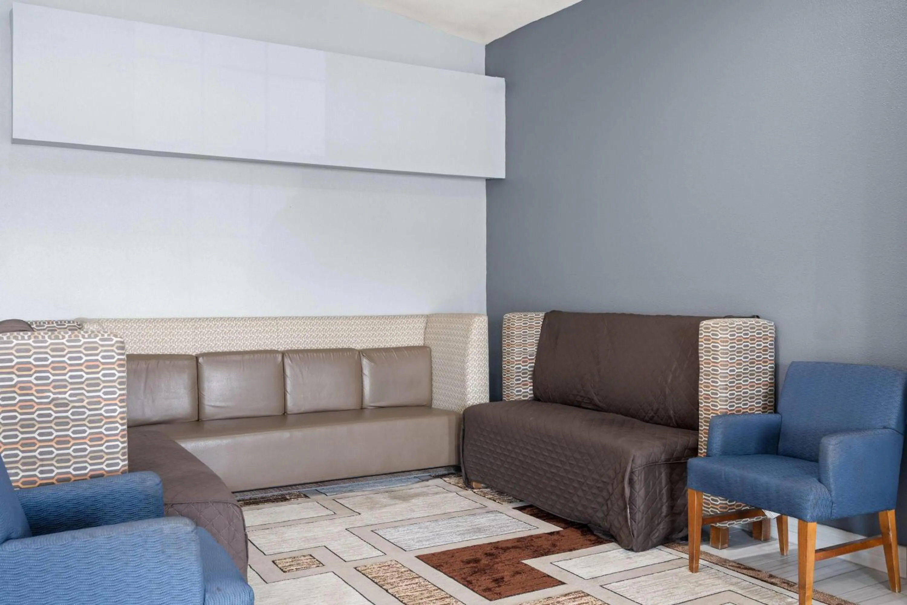 Lobby or reception in Super 8 by Wyndham Fort Wayne