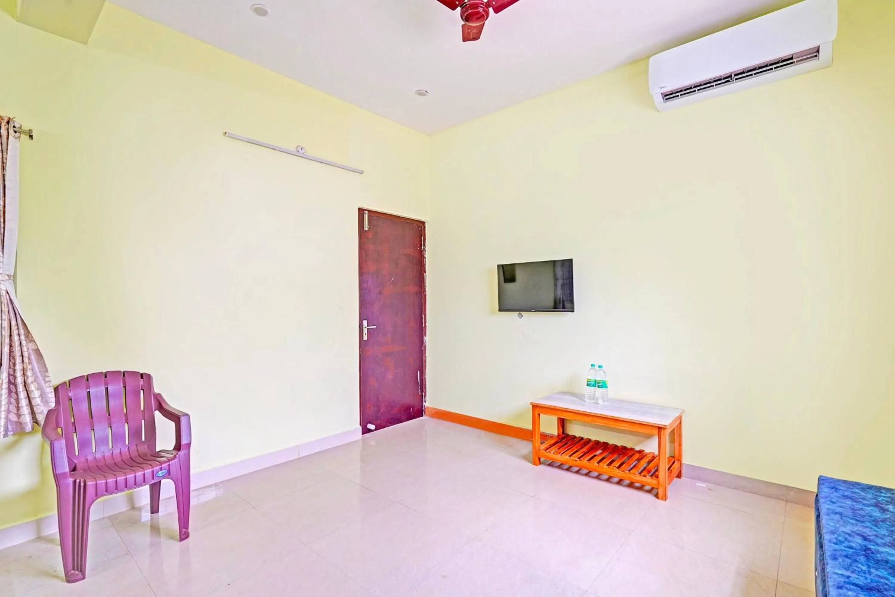 Bedroom in Hotel O by OYO LA VGA RESIDENCY