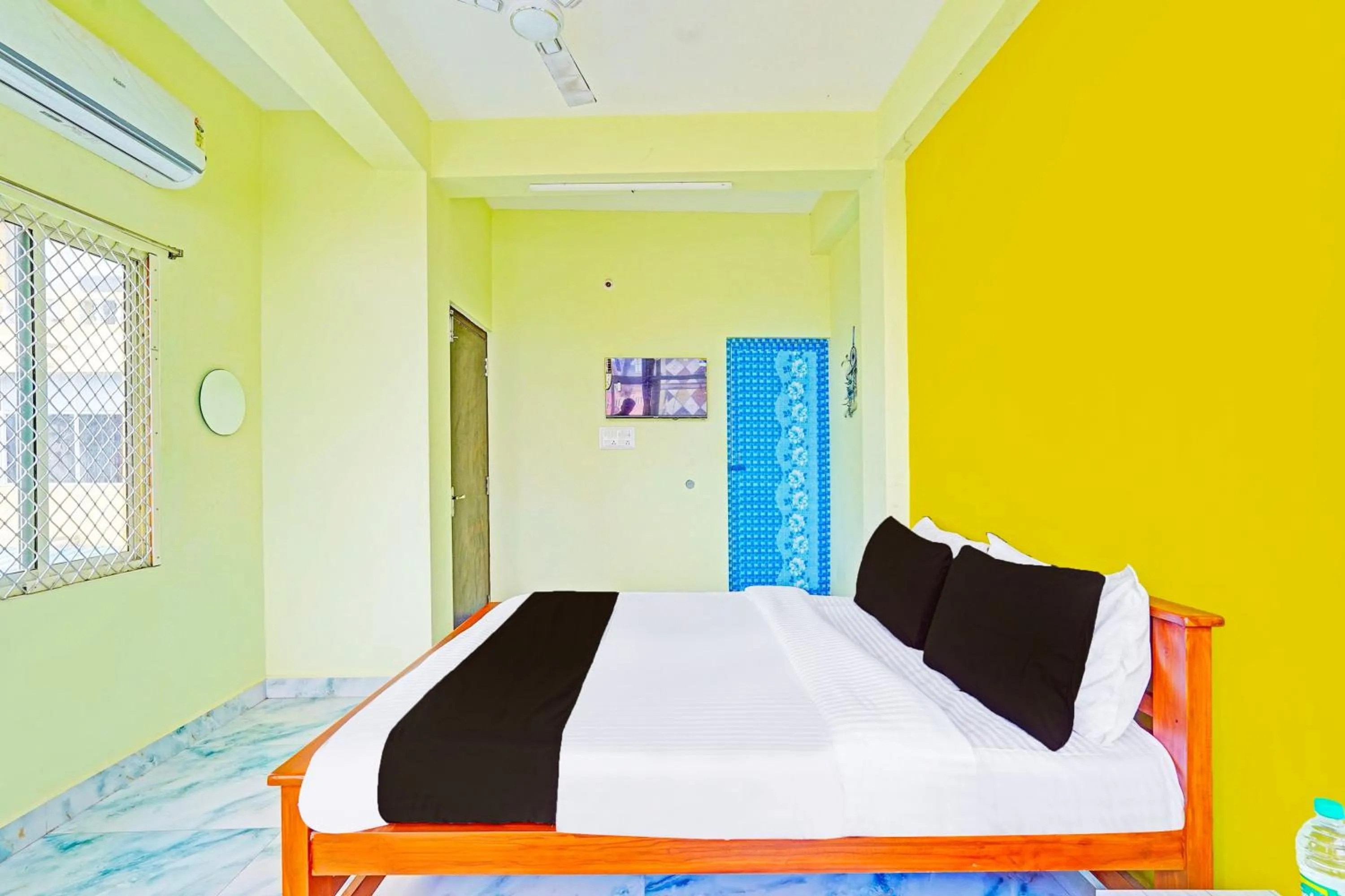 Bedroom, Bed in Hotel O by OYO LA VGA RESIDENCY