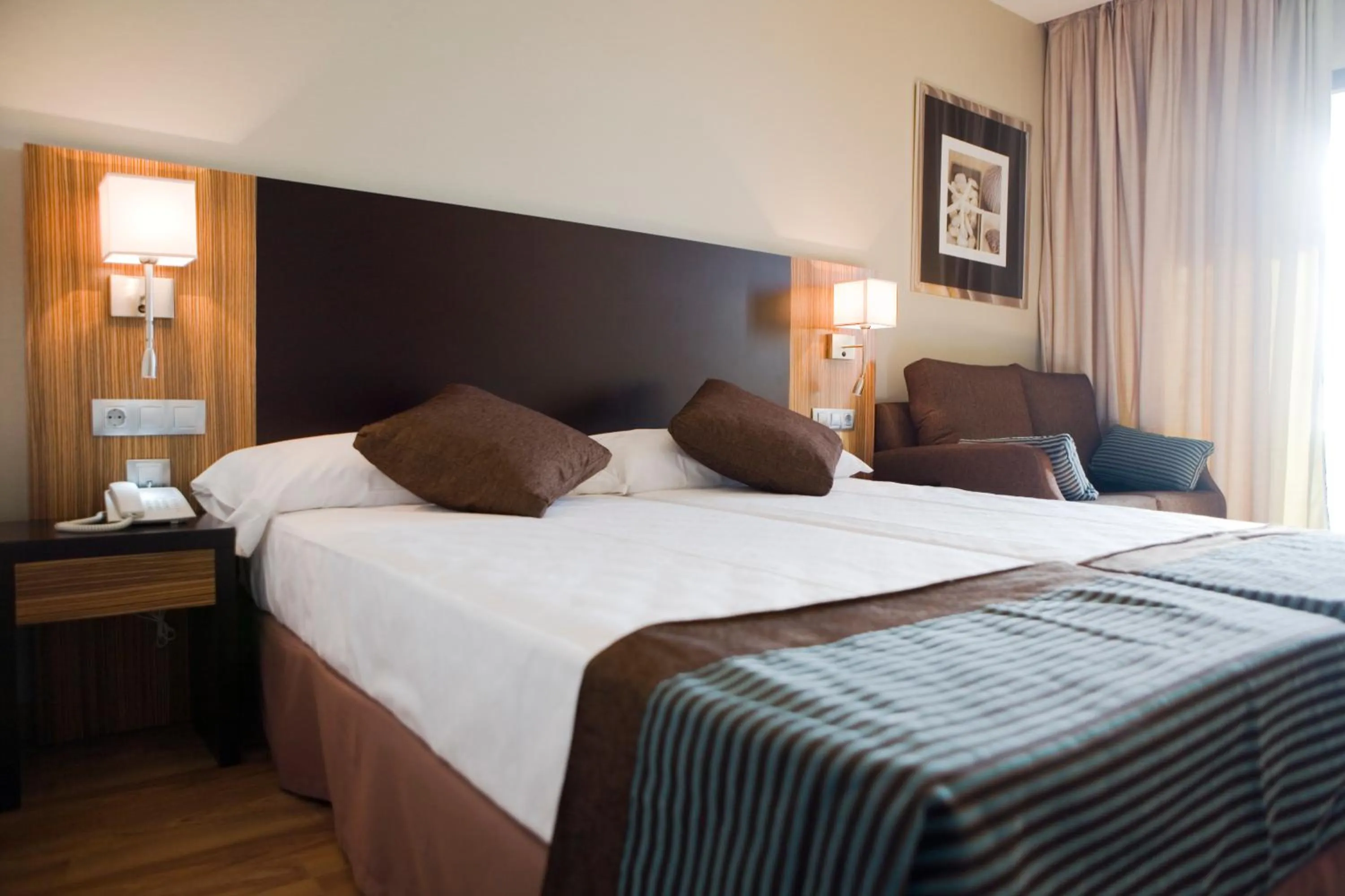 Bed in Hotel y Apartamentos Conilsol