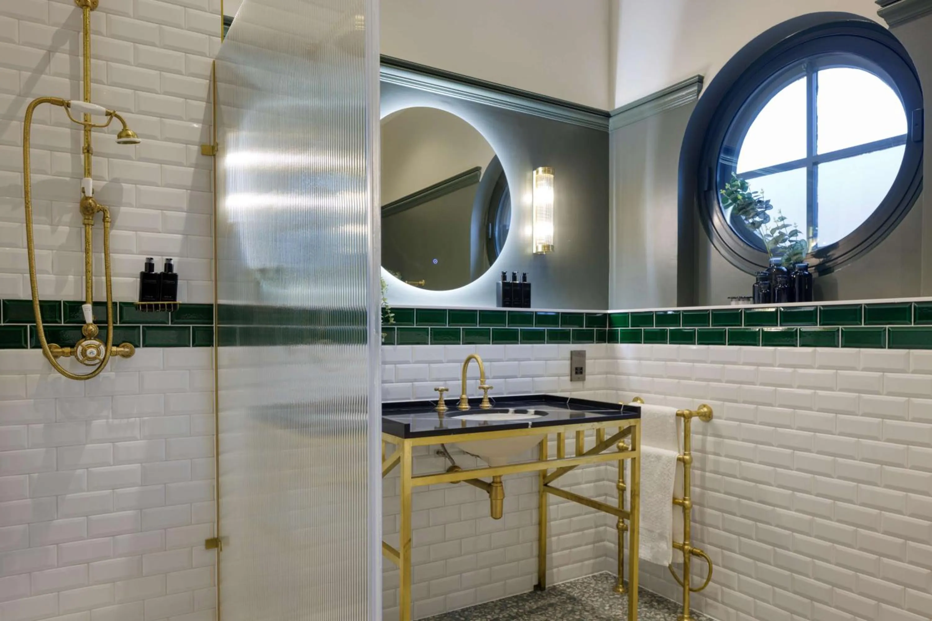 Bathroom in The Samuel Ryder Hotel St Albans, Tapestry Collection Hilton