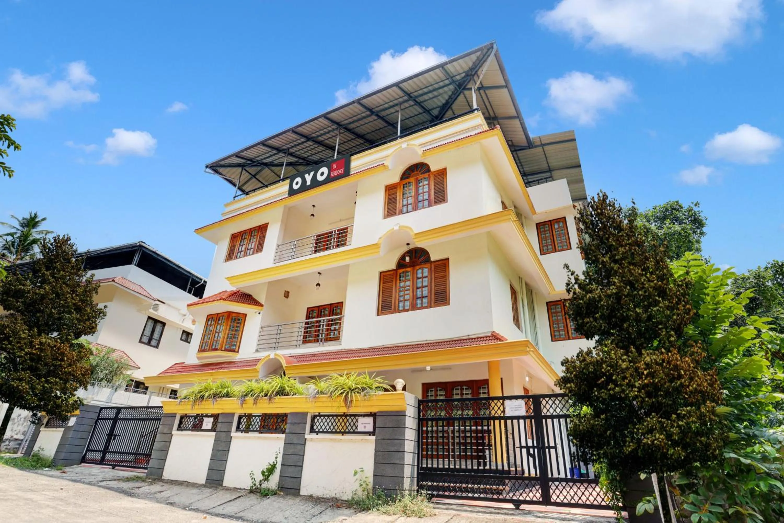 Facade/entrance in Hotel O LM RESIDENCY