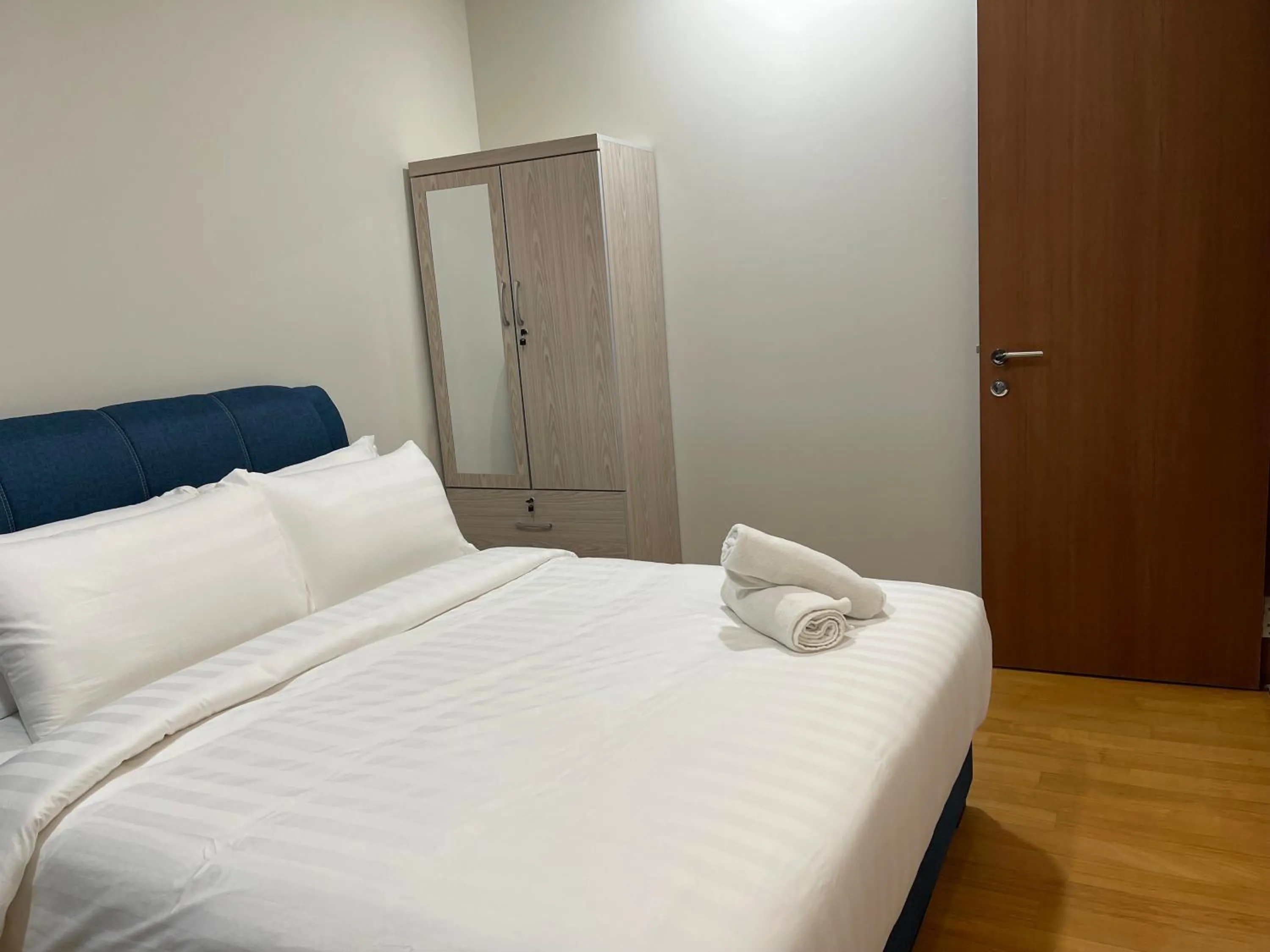 Bed in Sky Suites KLCC by Luna KL