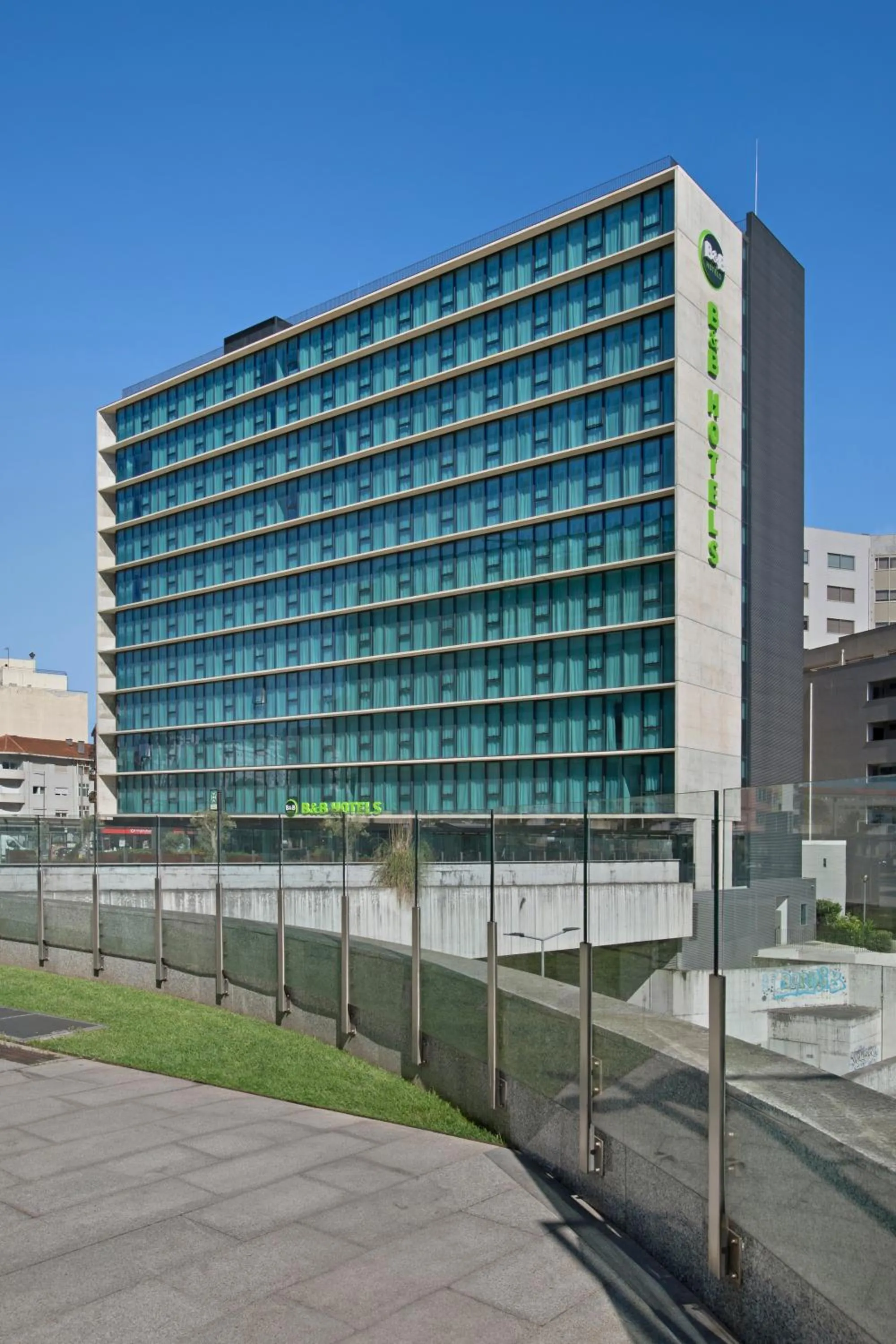 Property building in B&B HOTEL Porto Gaia