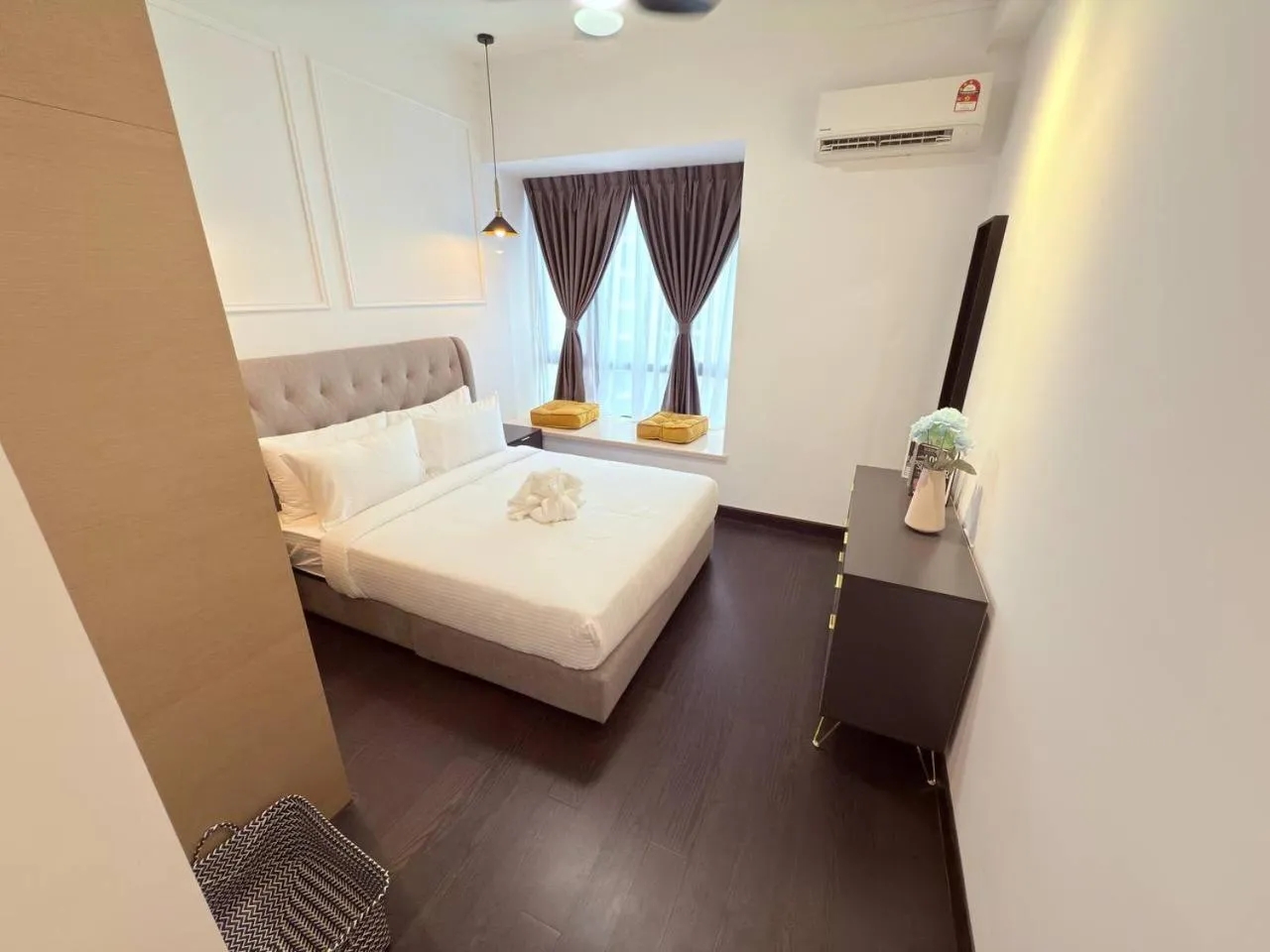 Bed in R&F Seine Region by ANJU