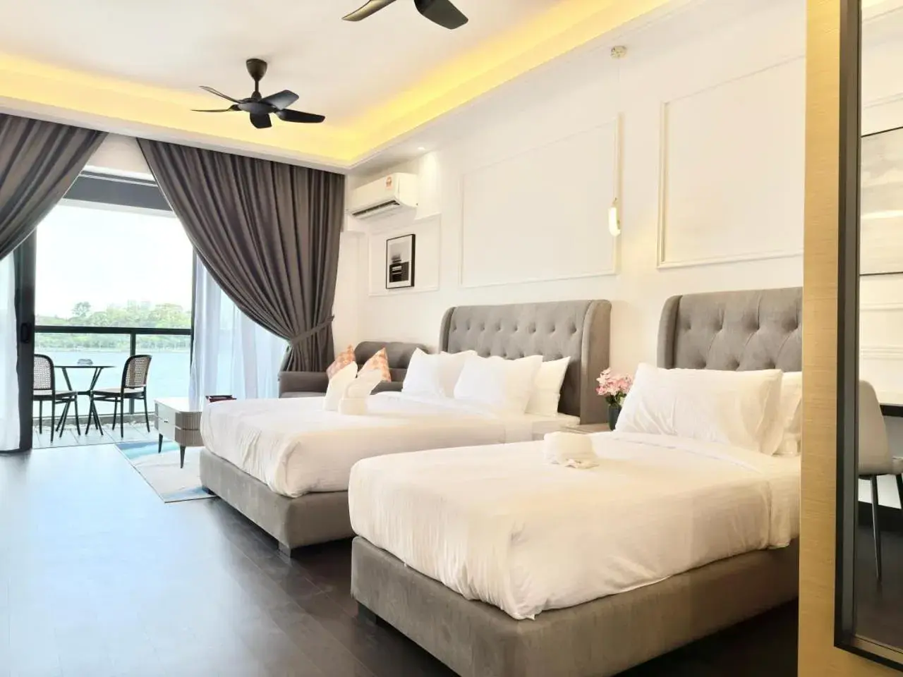 Twin Room with View in R&F Seine Region by ANJU Twin Room with View in R&F Seine Region by ANJU