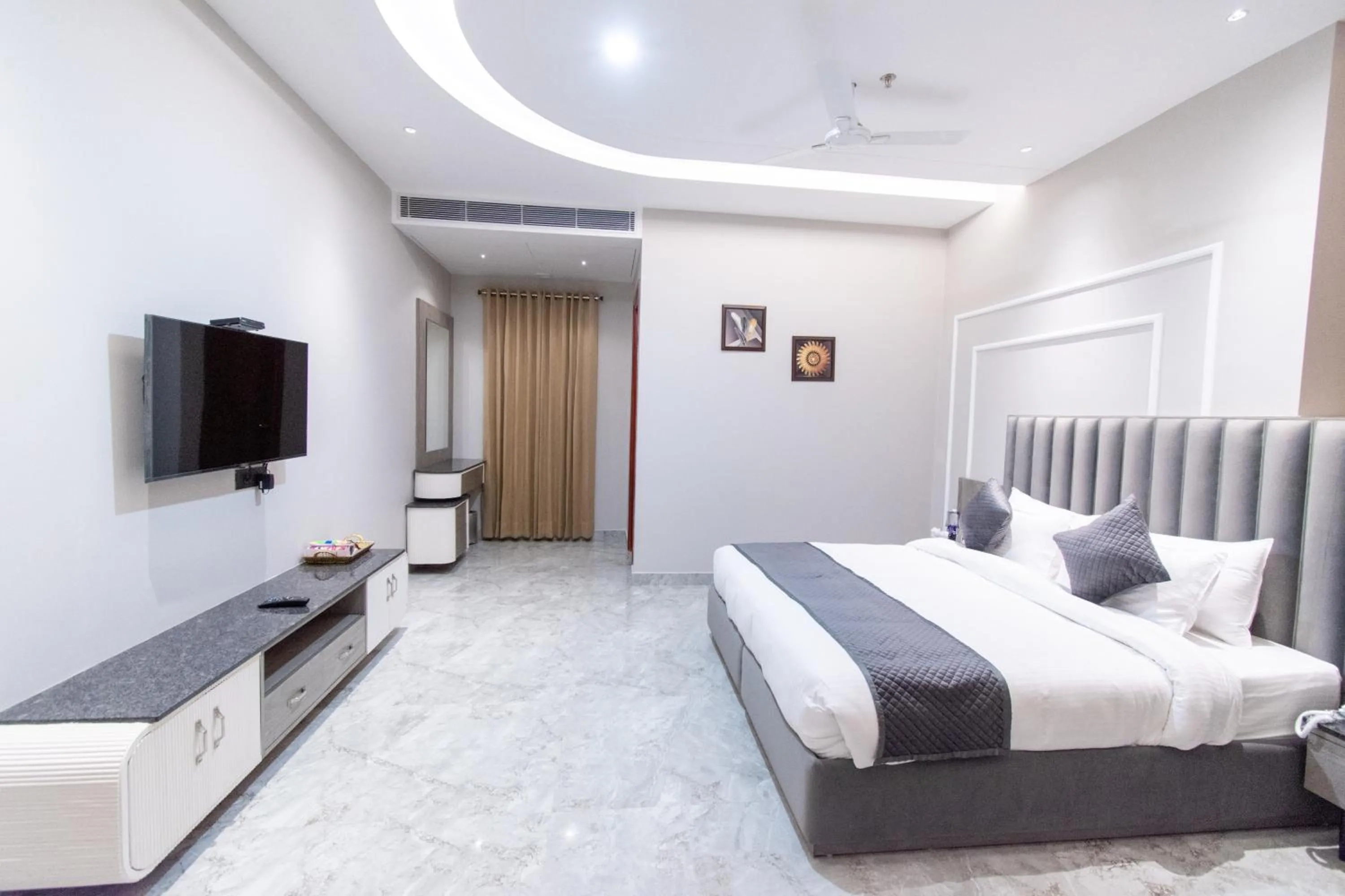 Hotel Miracle Resort