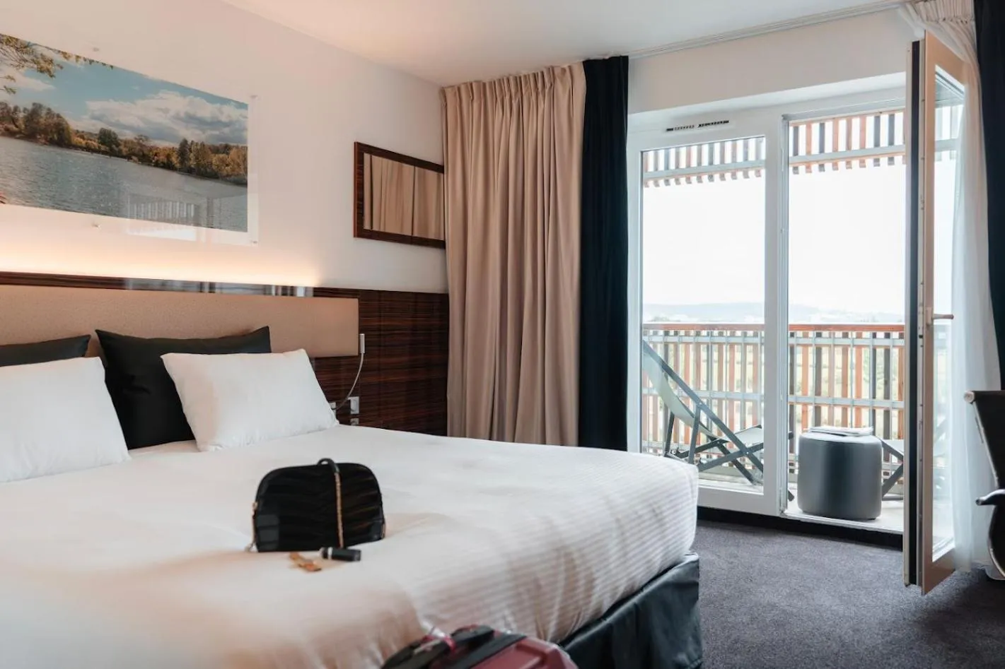 Bed in Westotel Taverny - Paris Val-d'Oise