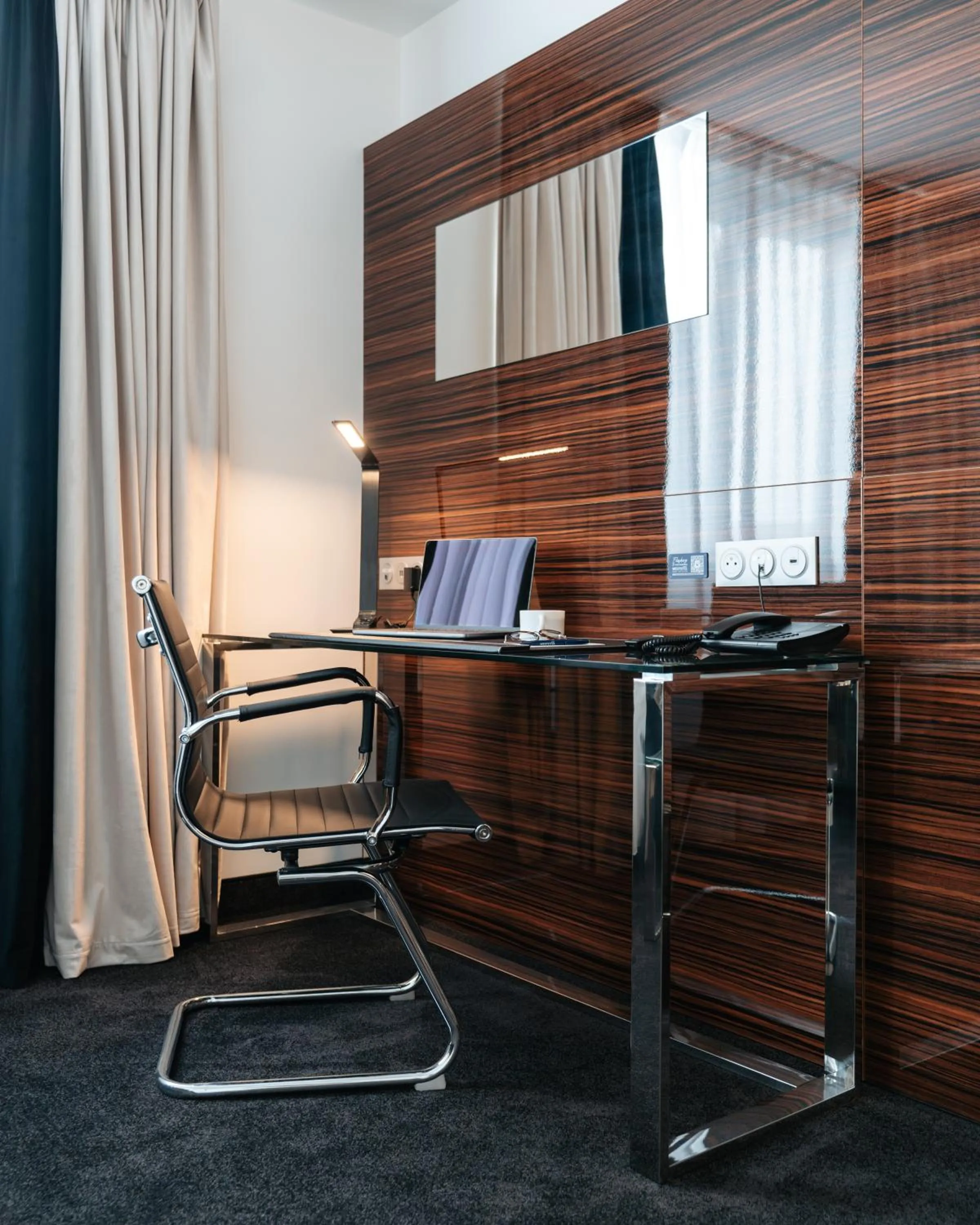 Seating area in Westotel Taverny - Paris Val-d'Oise