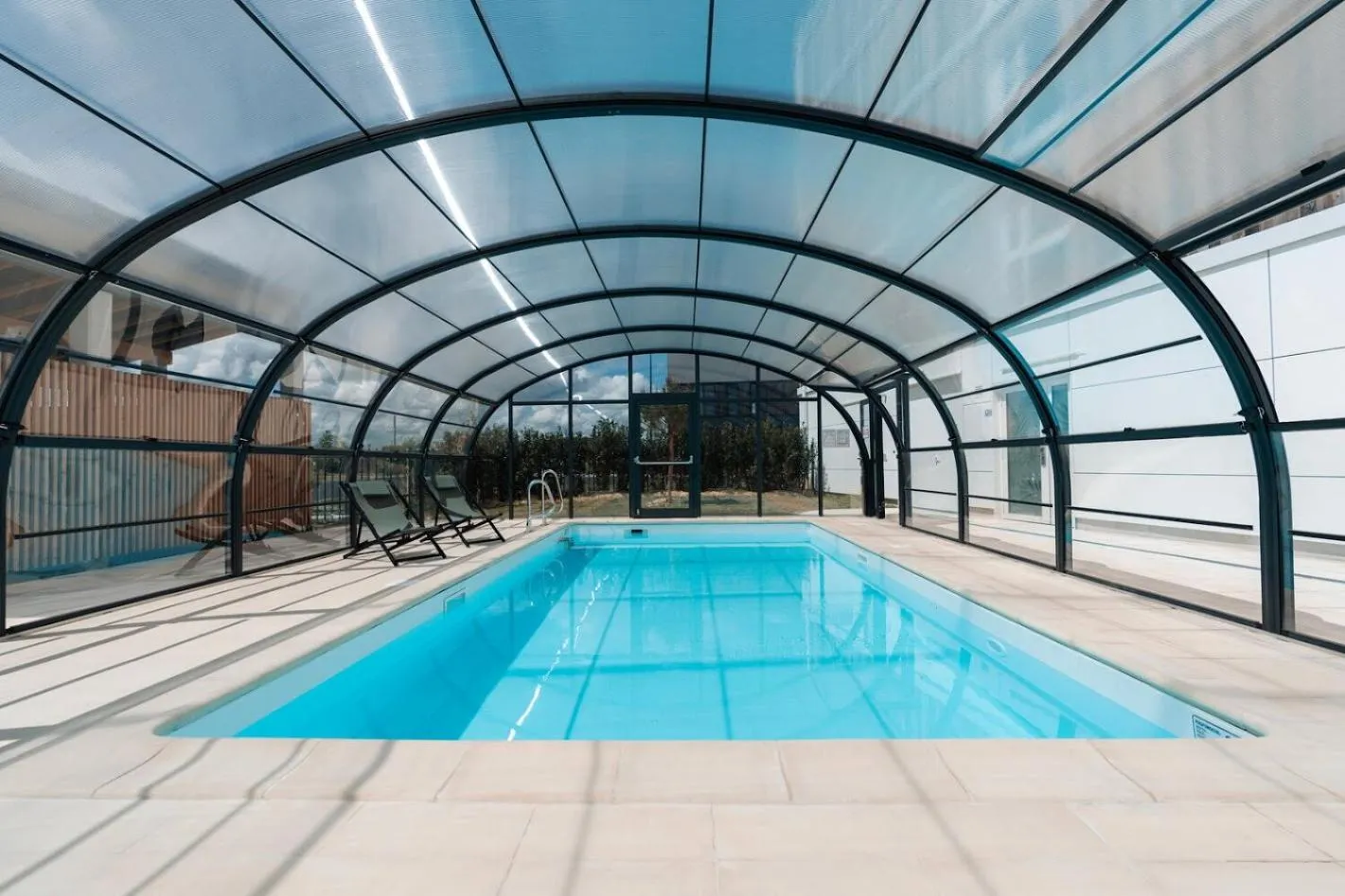 Swimming pool in Westotel Taverny - Paris Val-d'Oise