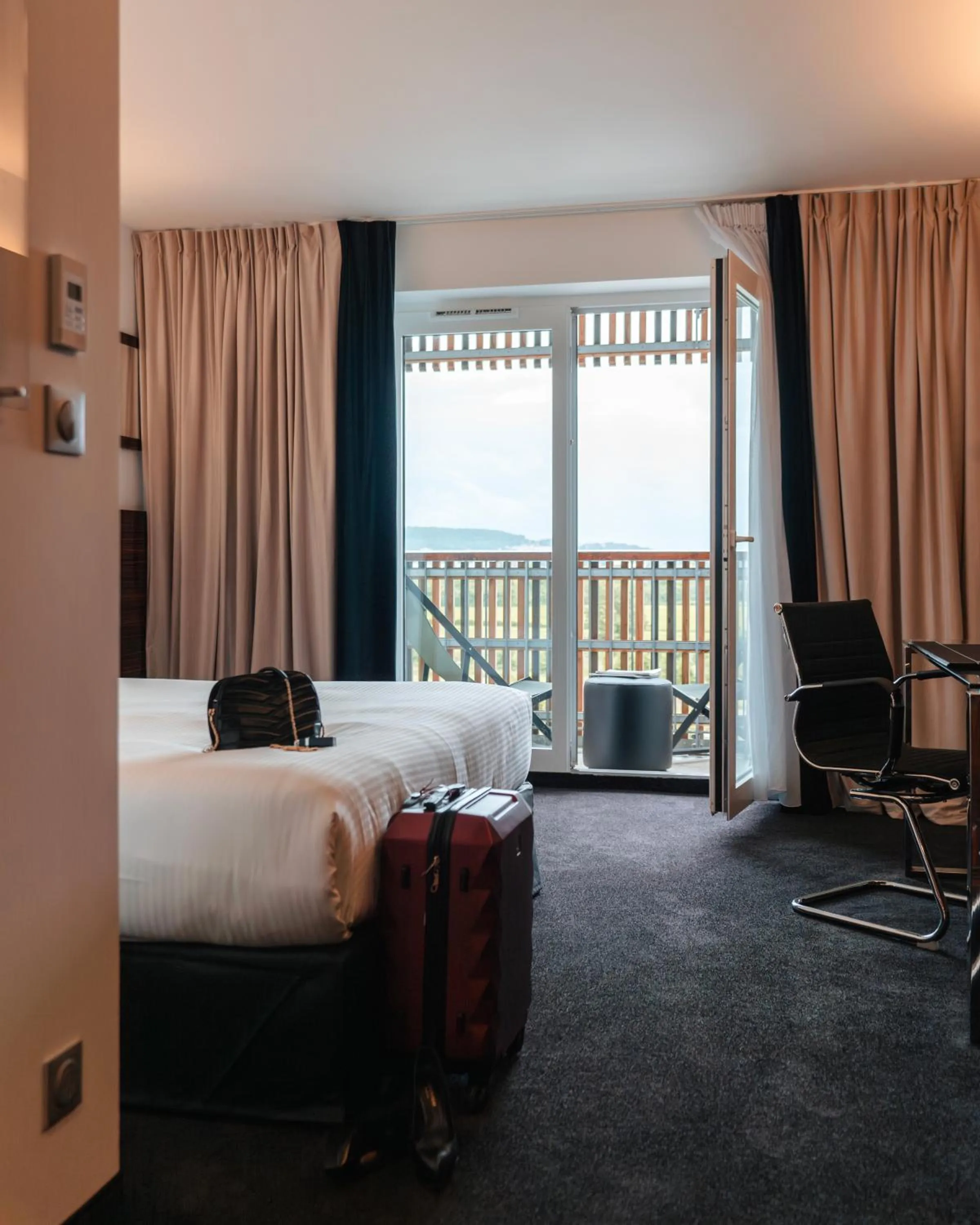 Bedroom, Bed in Westotel Taverny - Paris Val-d'Oise