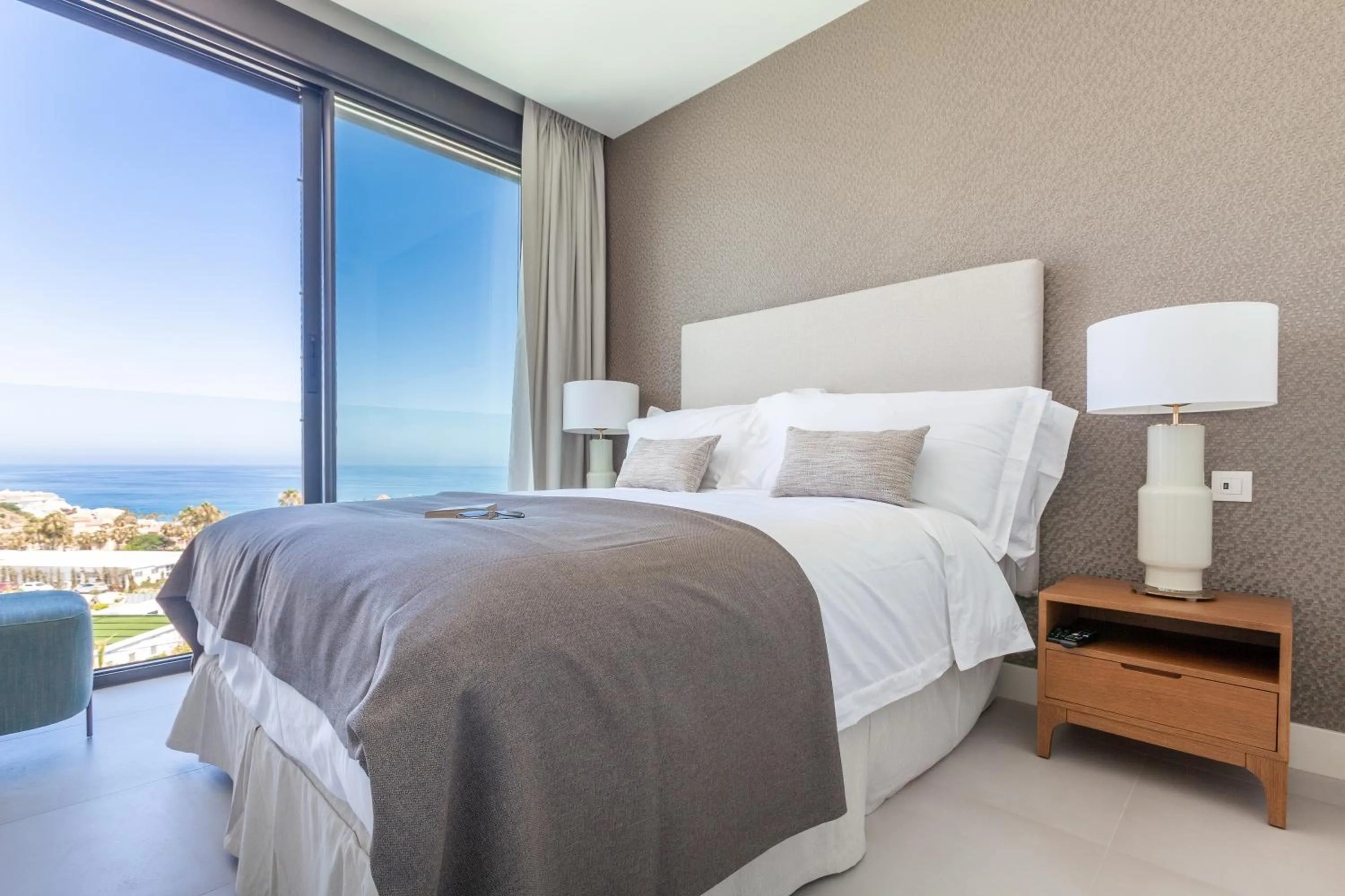 Bed in Seaview Residence with private pool