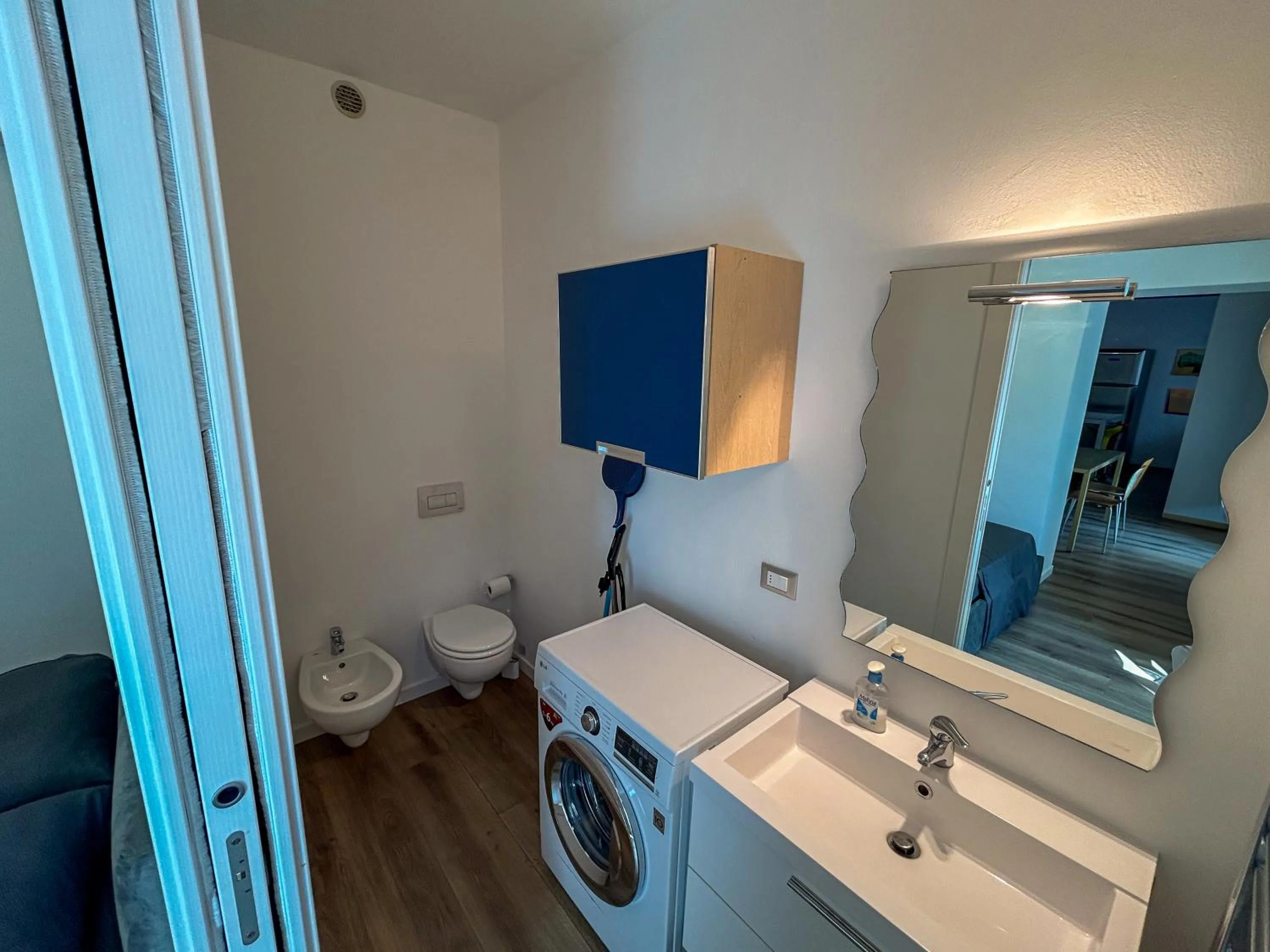 Toilet in Suite & Charme in un palazzo storico di Bergamo