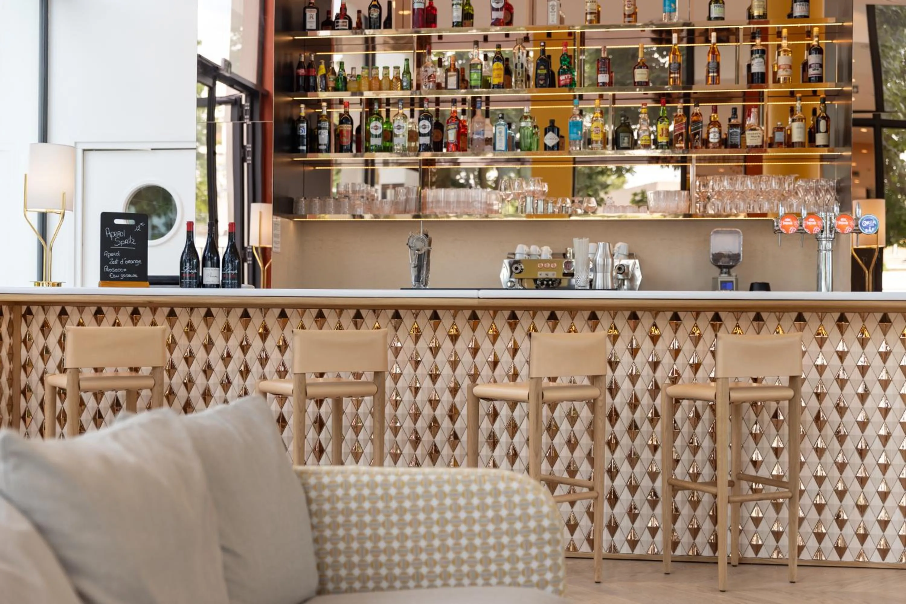 Lobby or reception in Hôtel Kyriad Prestige Paris Asnieres