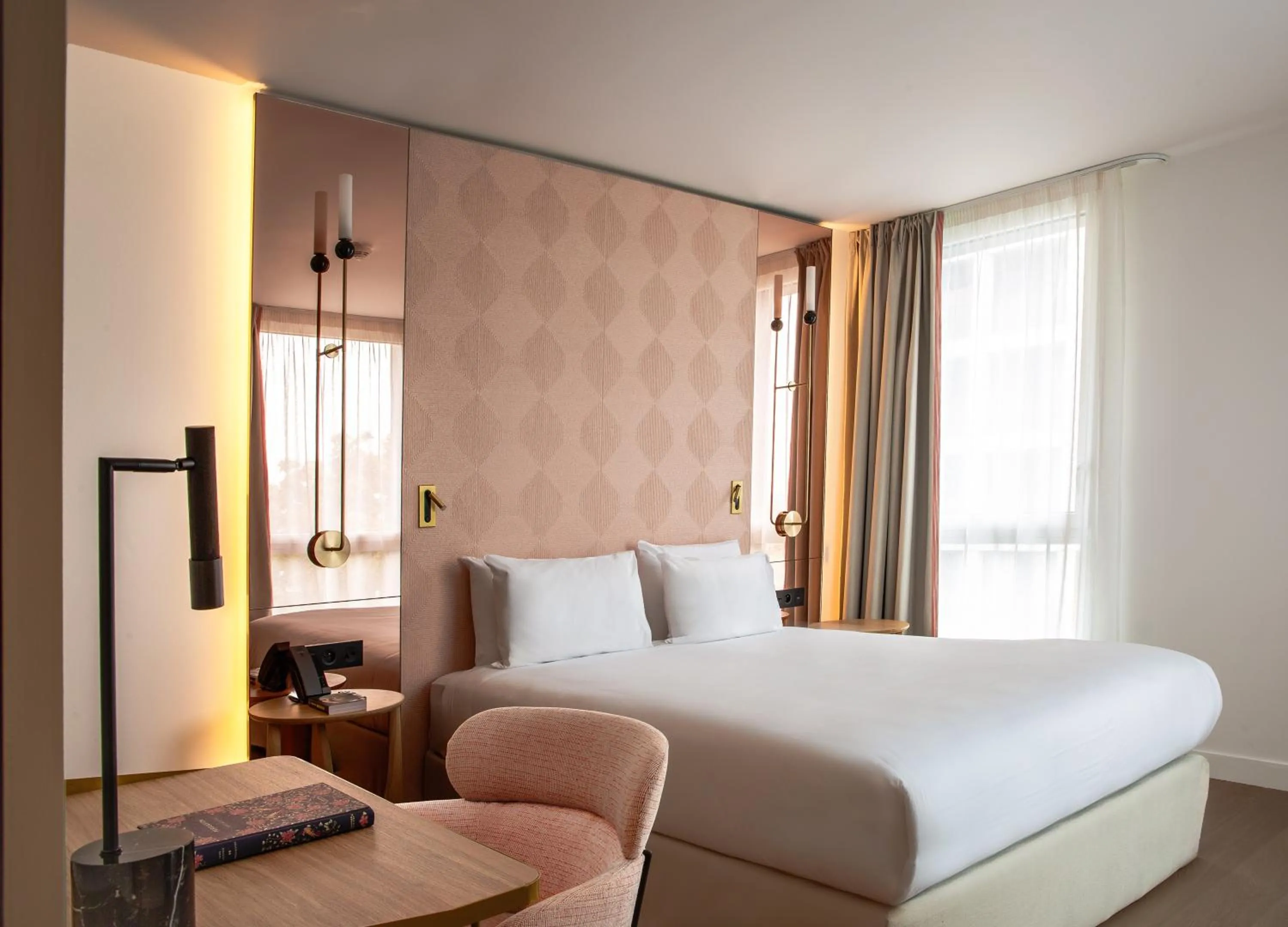 Bed in Hôtel Kyriad Prestige Paris Asnieres