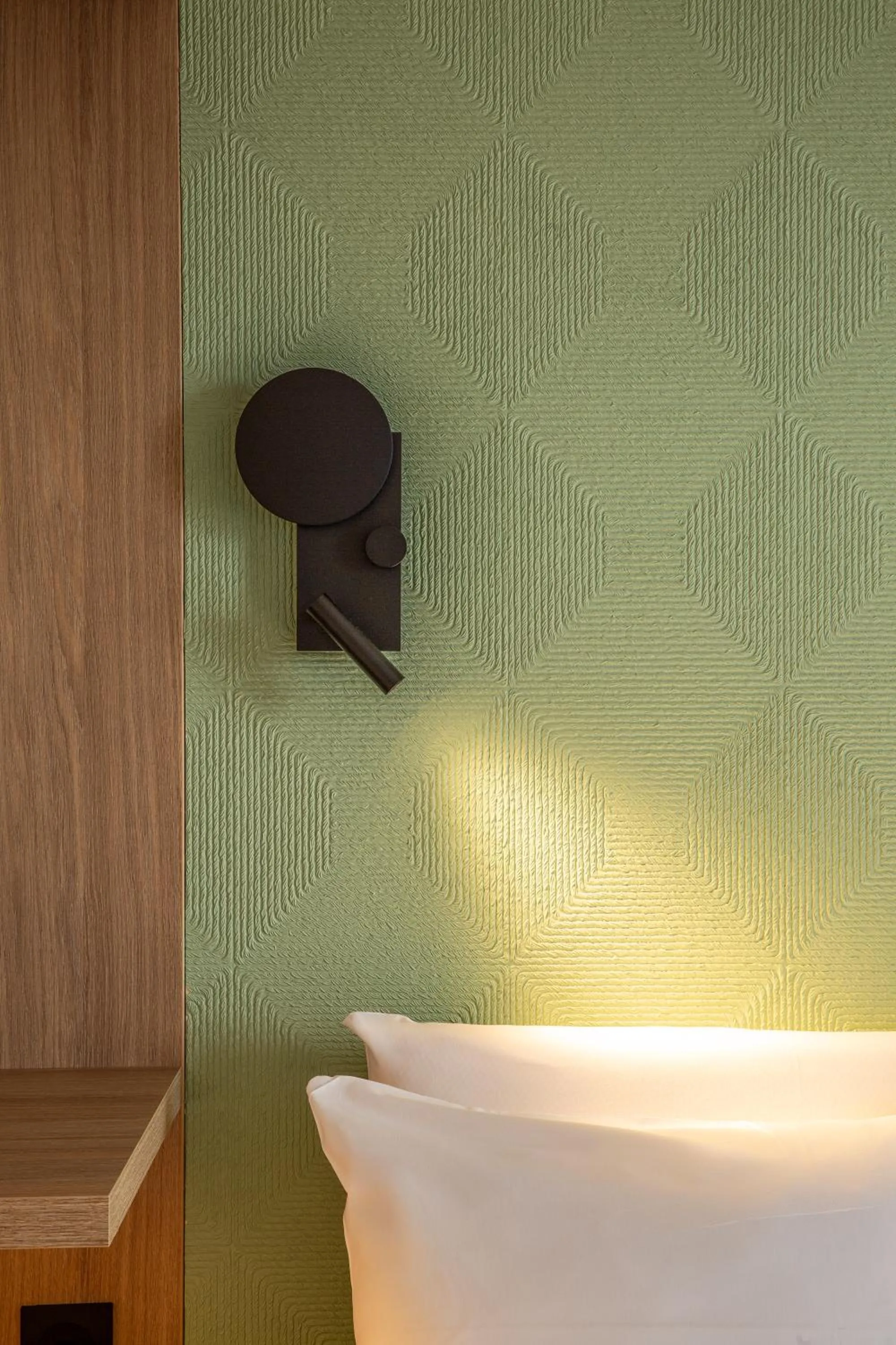 Bed in Hôtel Kyriad Prestige Paris Asnieres