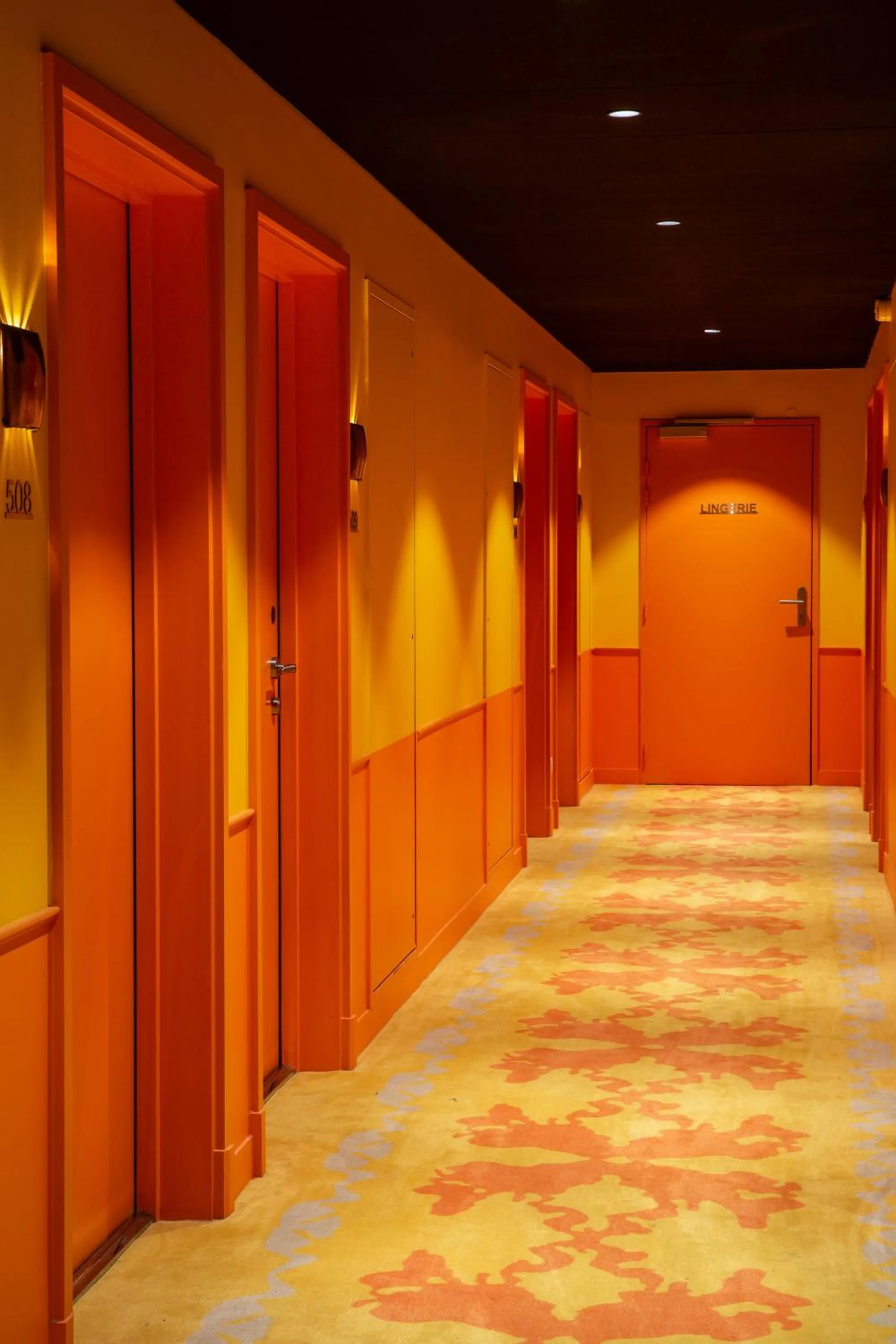 Property building in Hôtel Kyriad Prestige Paris Asnieres