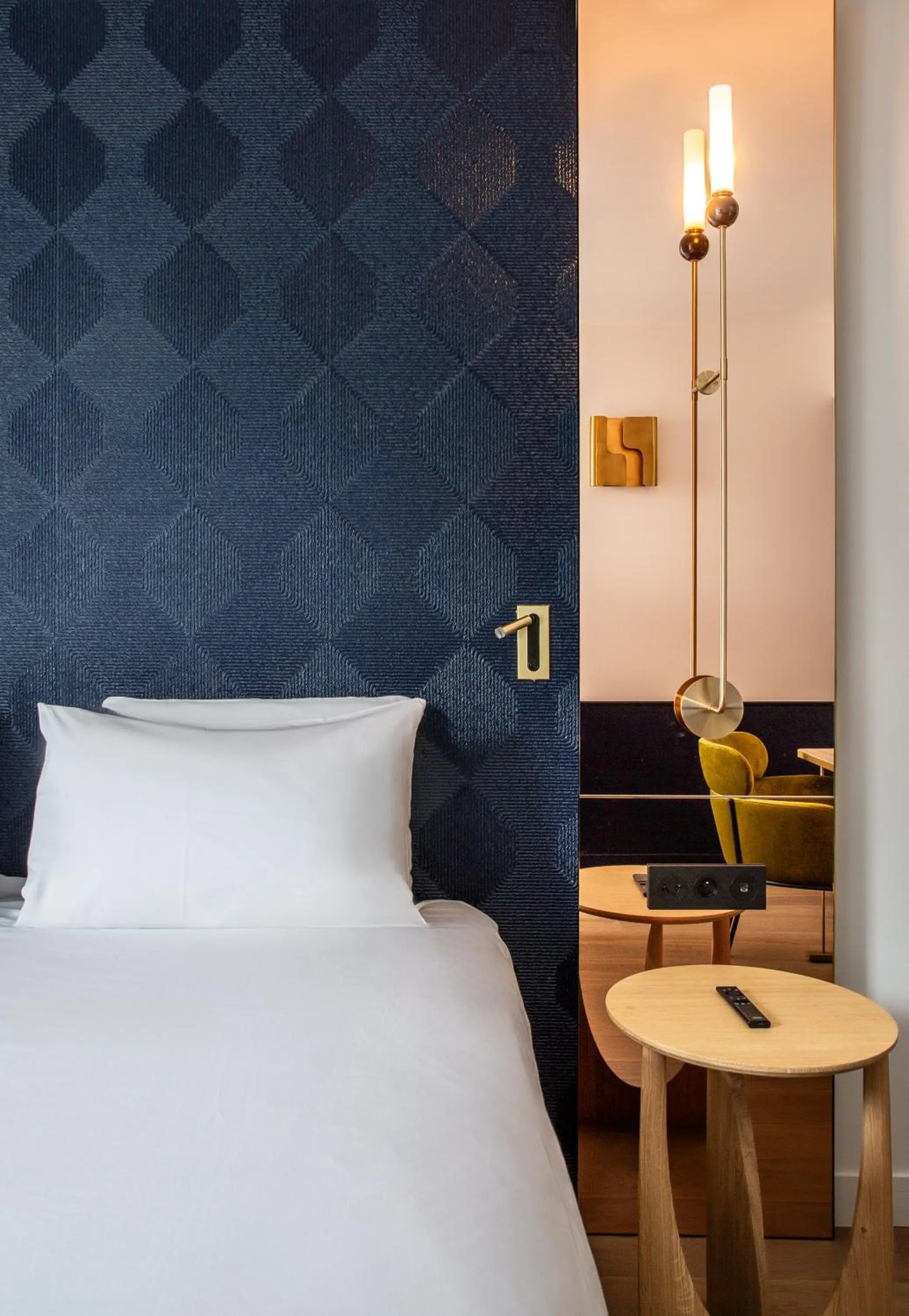 Decorative detail, Bed in Hôtel Kyriad Prestige Paris Asnieres