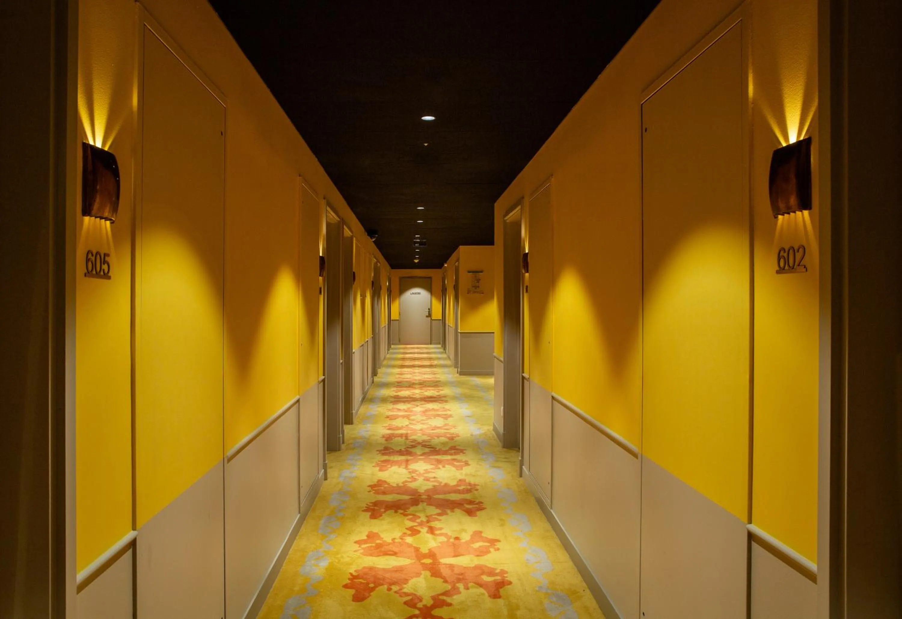 Property building in Hôtel Kyriad Prestige Paris Asnieres