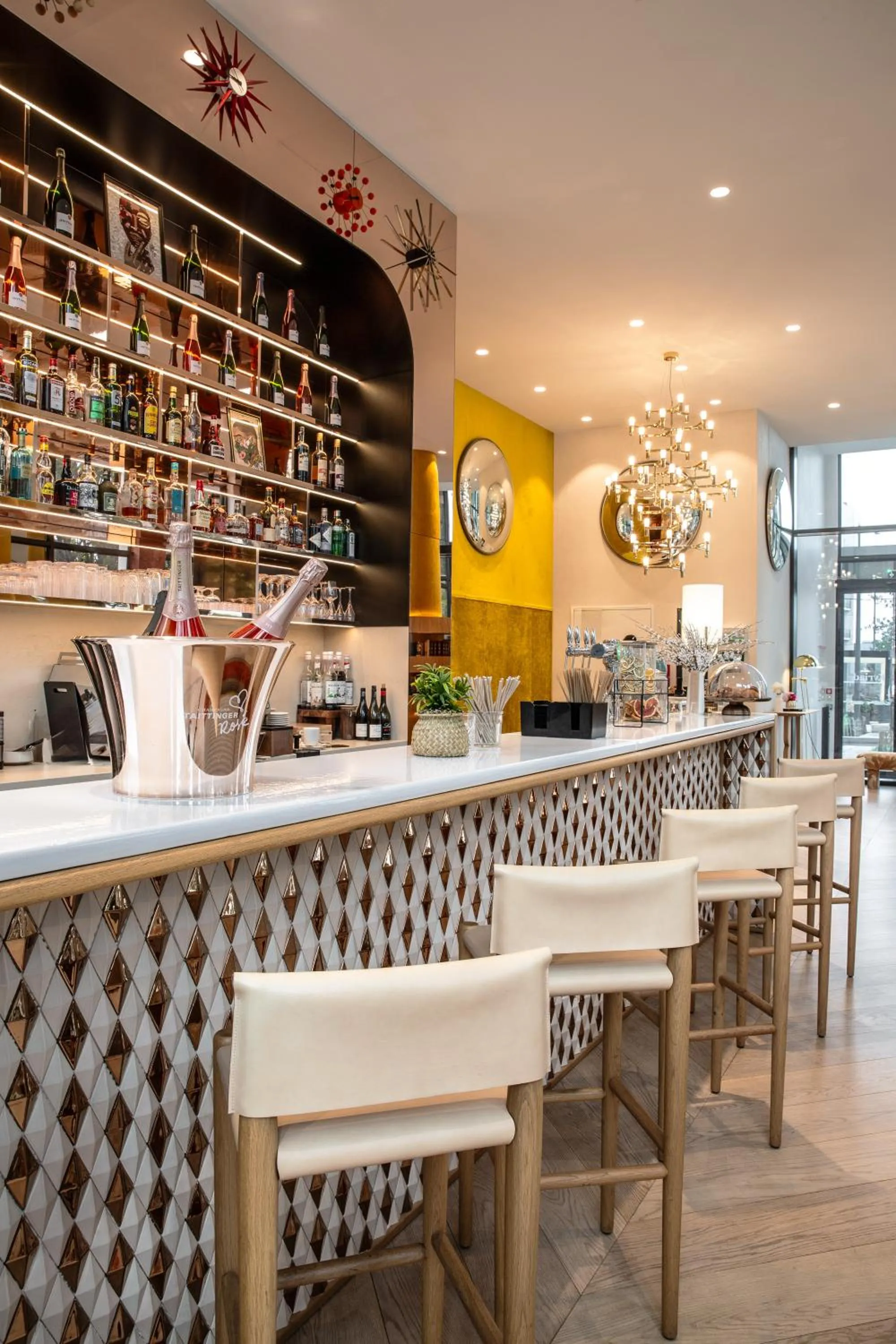 Property building in Hôtel Kyriad Prestige Paris Asnieres