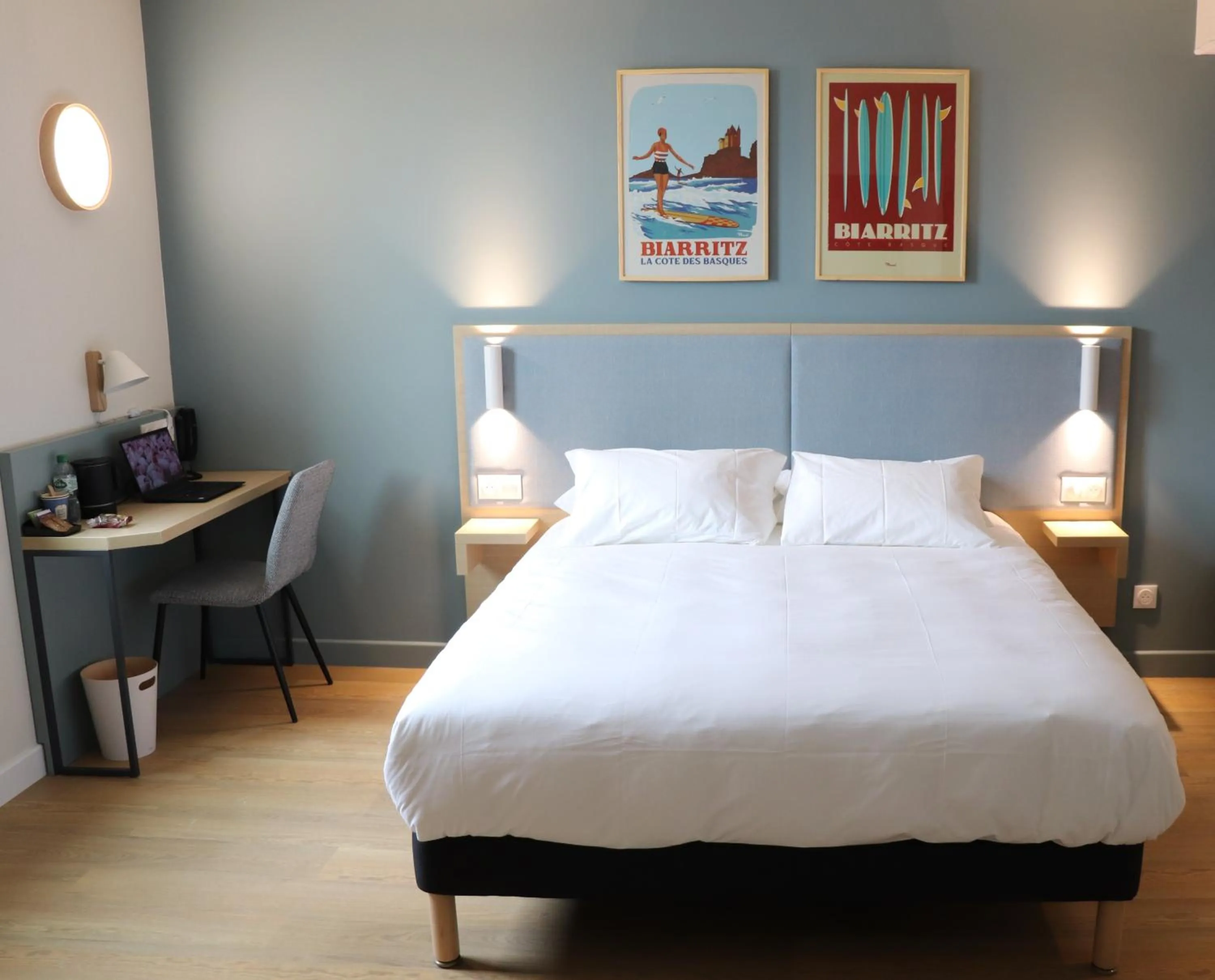 Bedroom, Bed in Kyriad Limoges - Ester