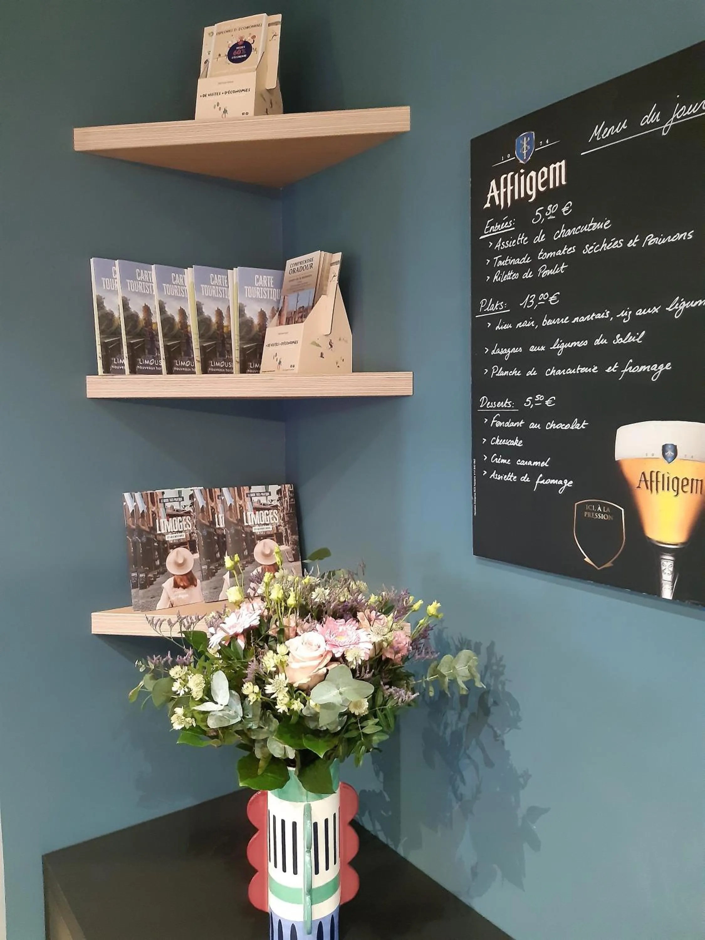 Lobby or reception in Kyriad Limoges - Ester