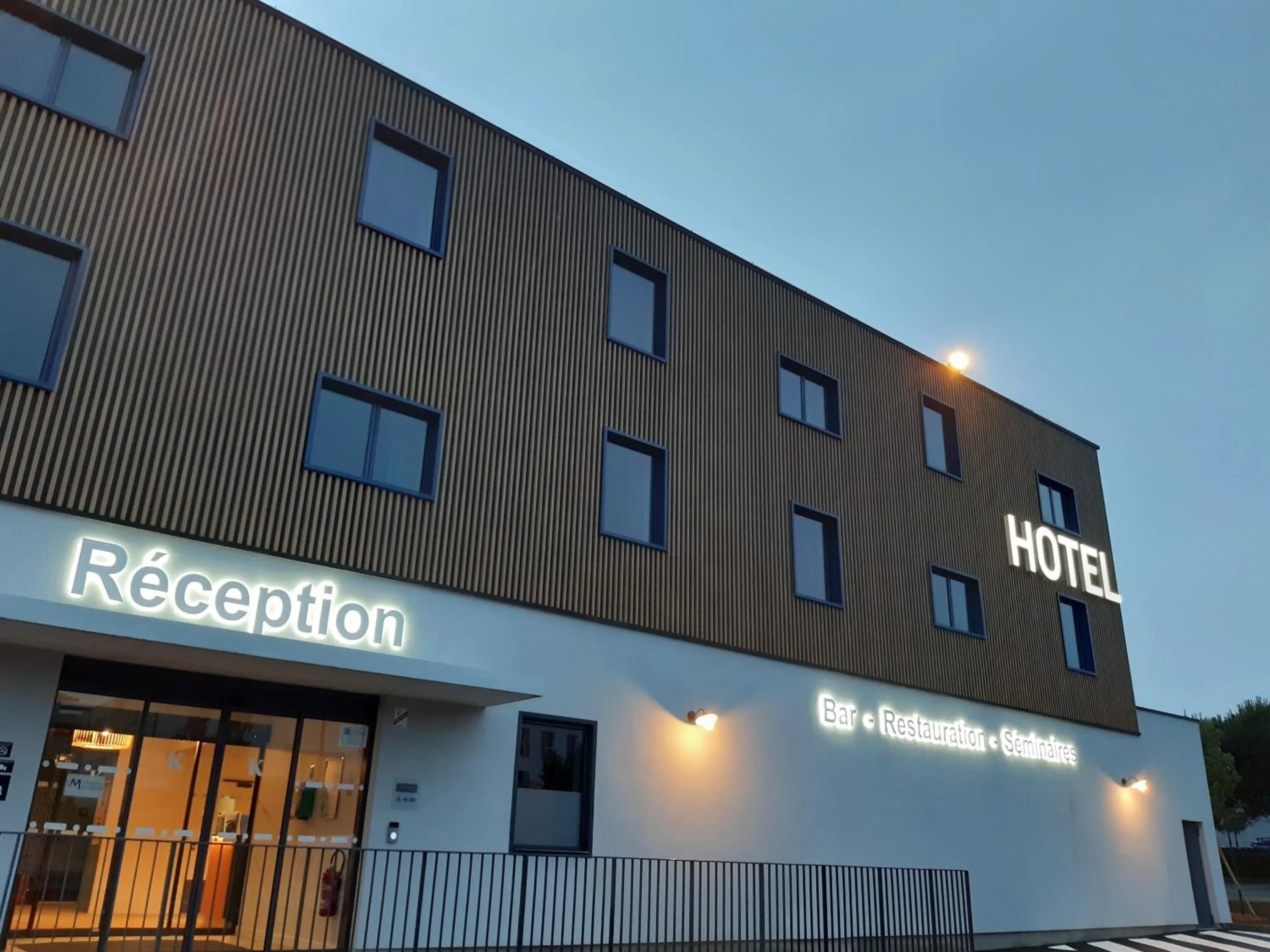 Facade/entrance in Kyriad Limoges - Ester