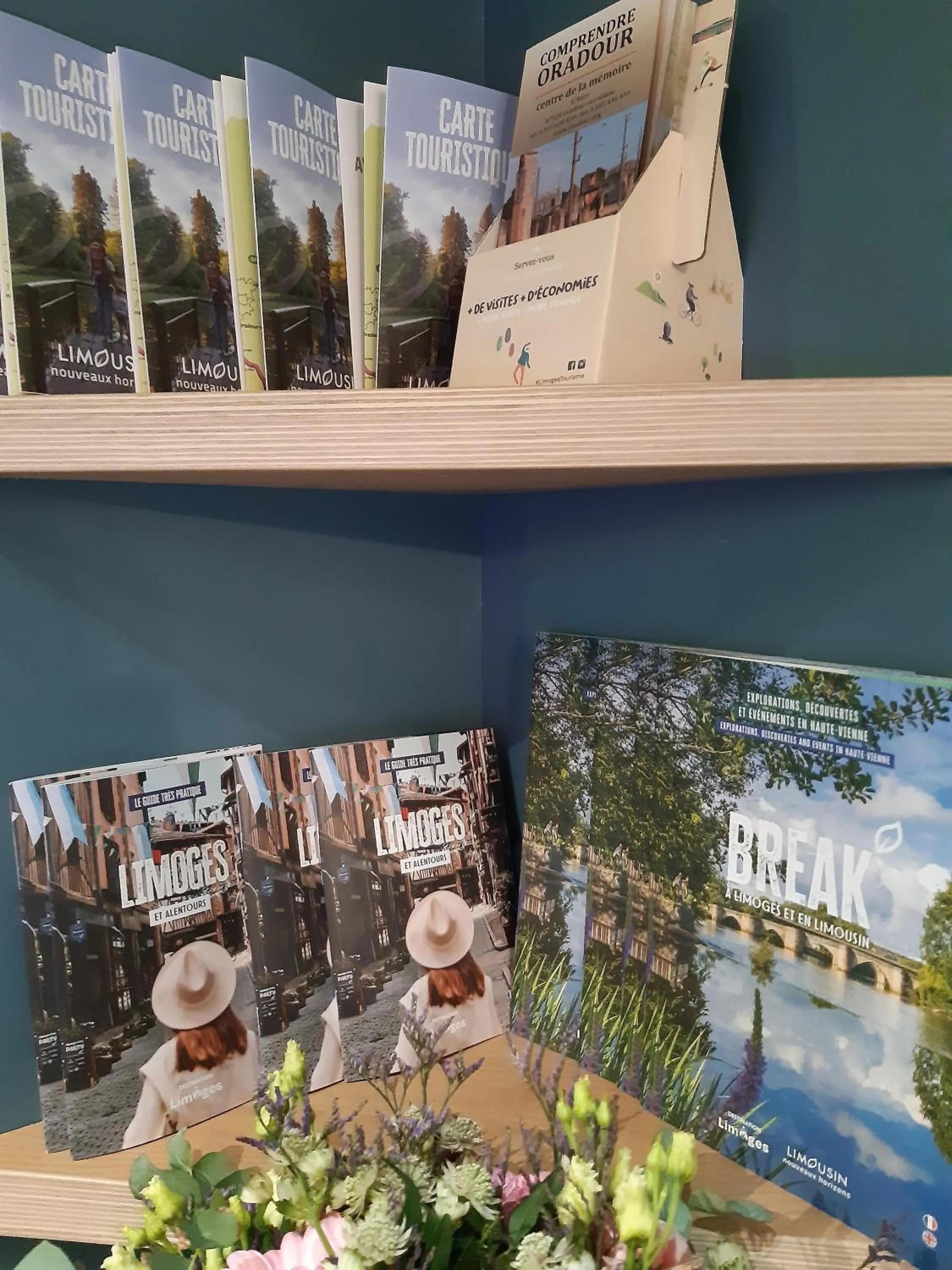 Lobby or reception in Kyriad Limoges - Ester