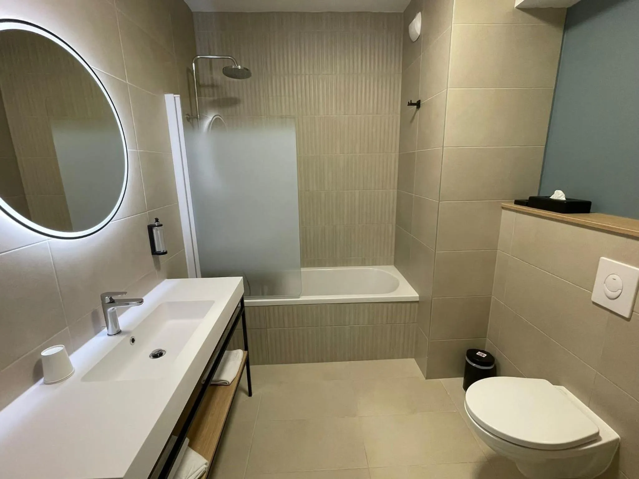 Bathroom in Kyriad Limoges - Ester