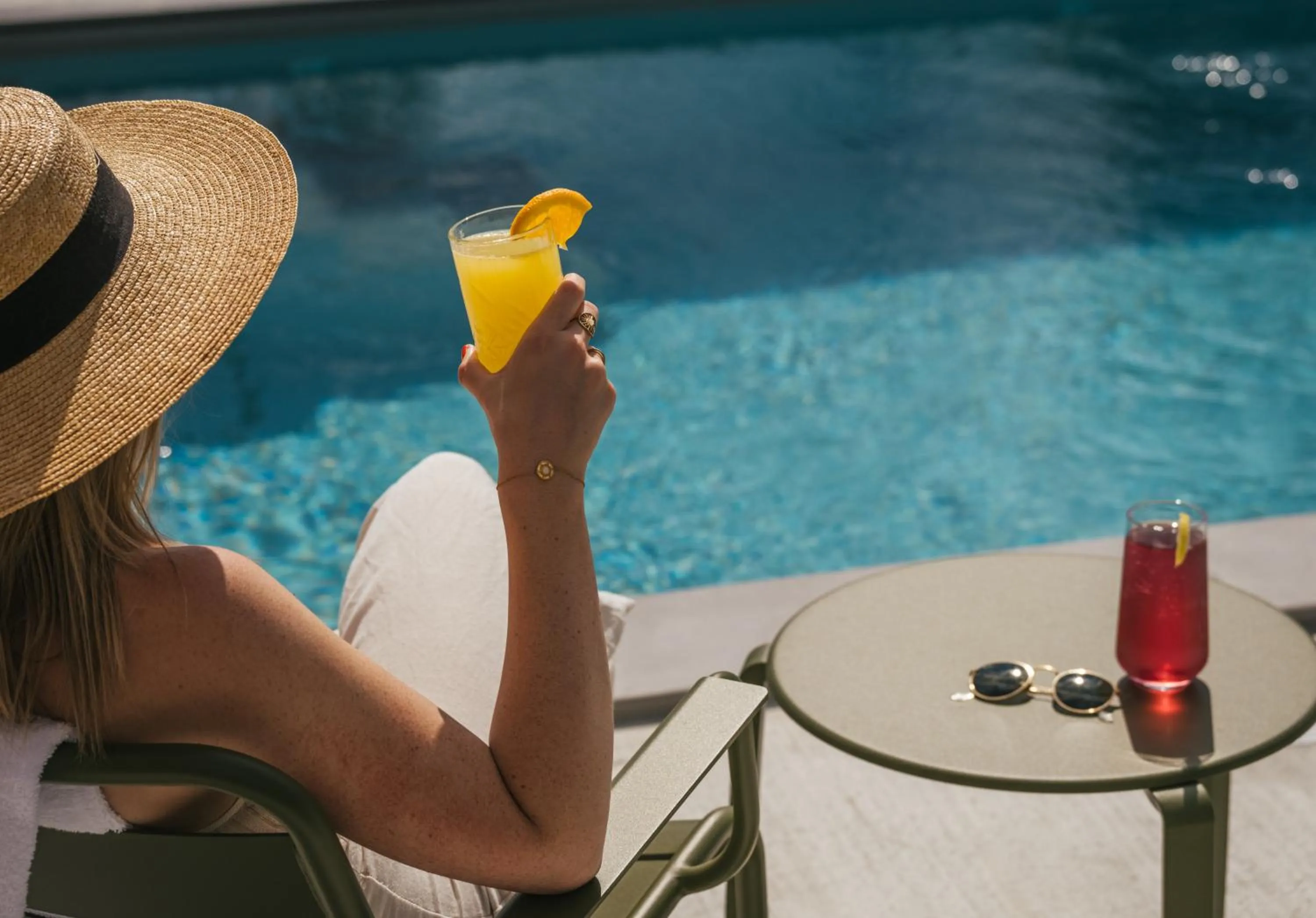 Swimming pool in Kyriad Chateauroux Nord - Aéroport