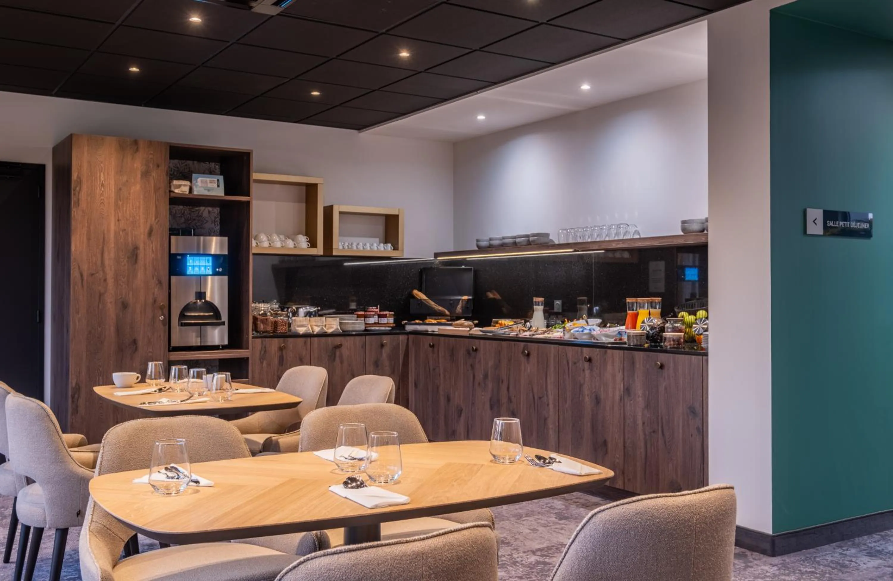 Buffet breakfast in Kyriad Chateauroux Nord - Aéroport