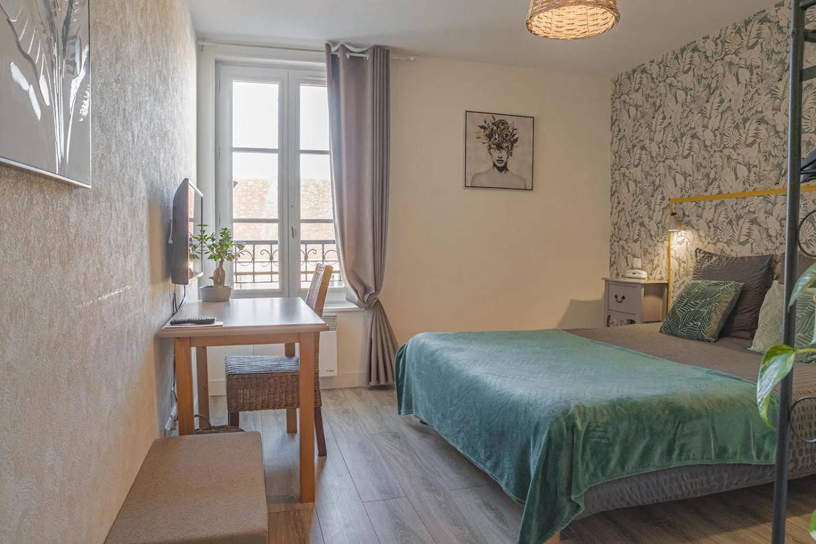 Bedroom, Bed in Hotel Auberge du Fin Chapon