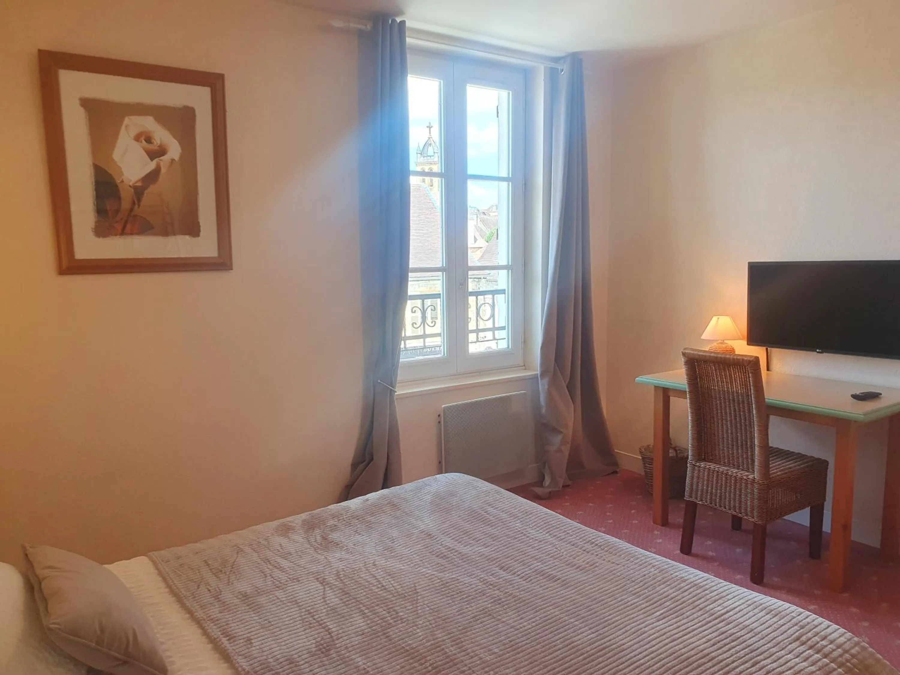 Communal lounge/ TV room, Bed in Le Fin Chapon