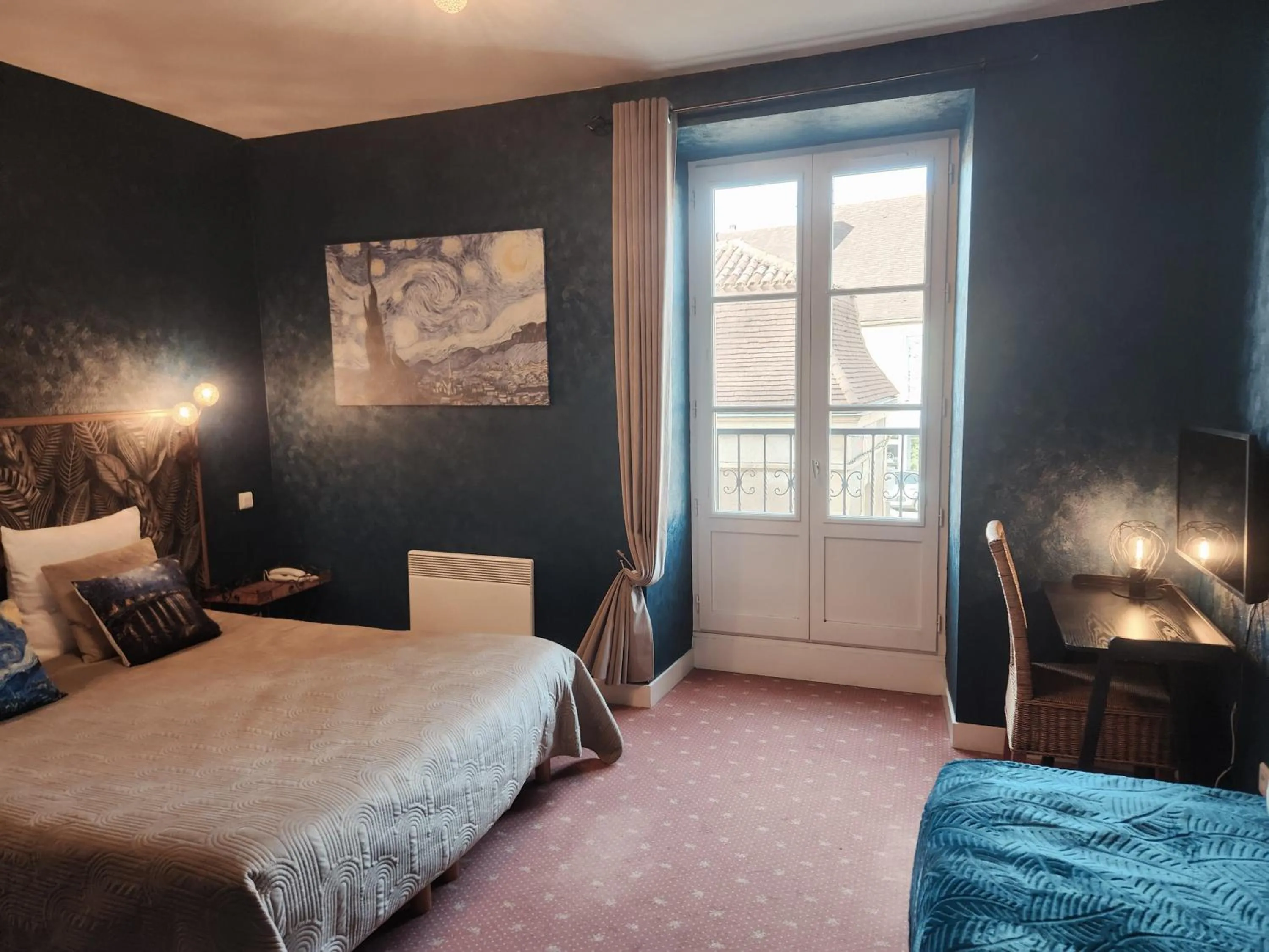 Bedroom, Bed in Hotel Auberge du Fin Chapon