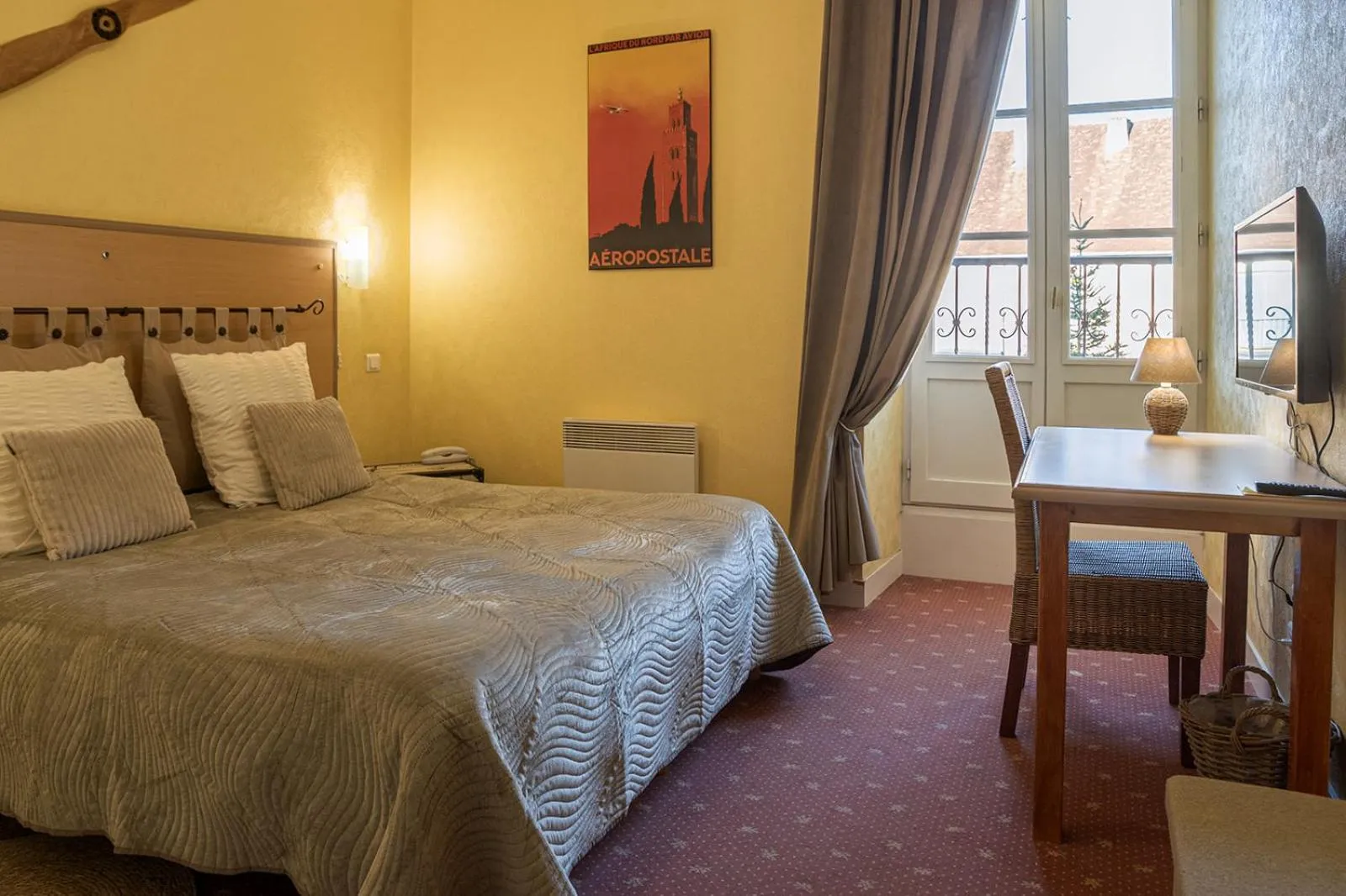 Bedroom, Bed in Hotel Auberge du Fin Chapon