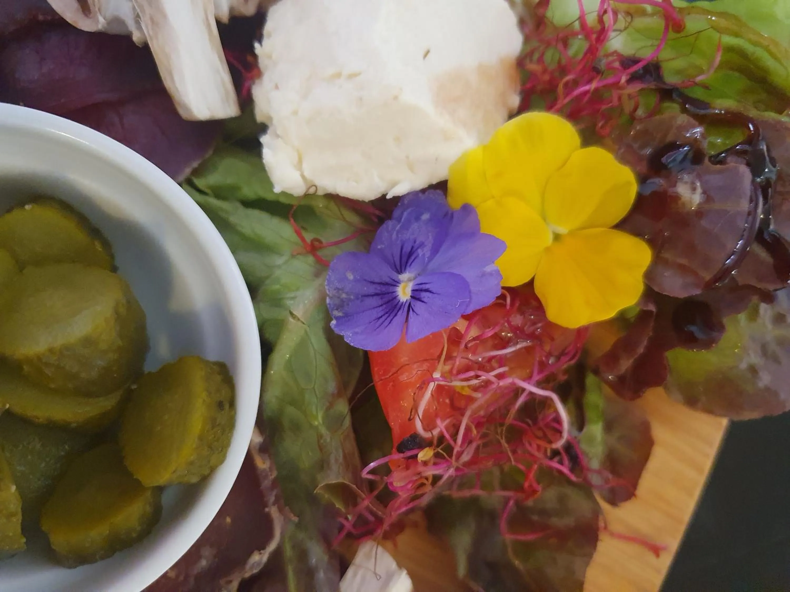 Restaurant/places to eat in Le Fin Chapon