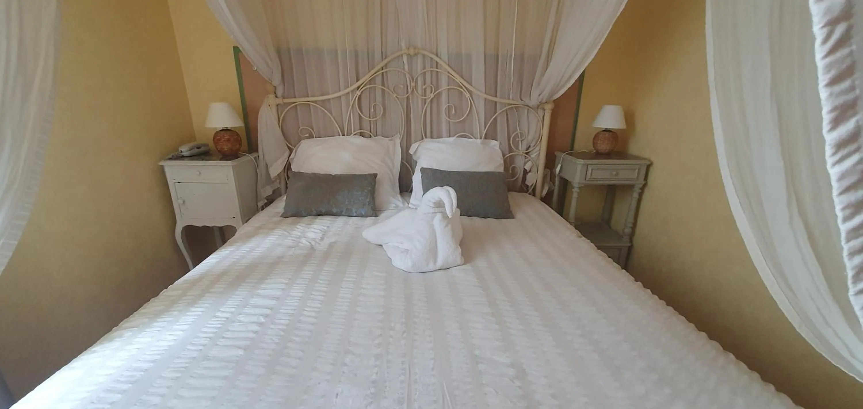 Bed in Le Fin Chapon