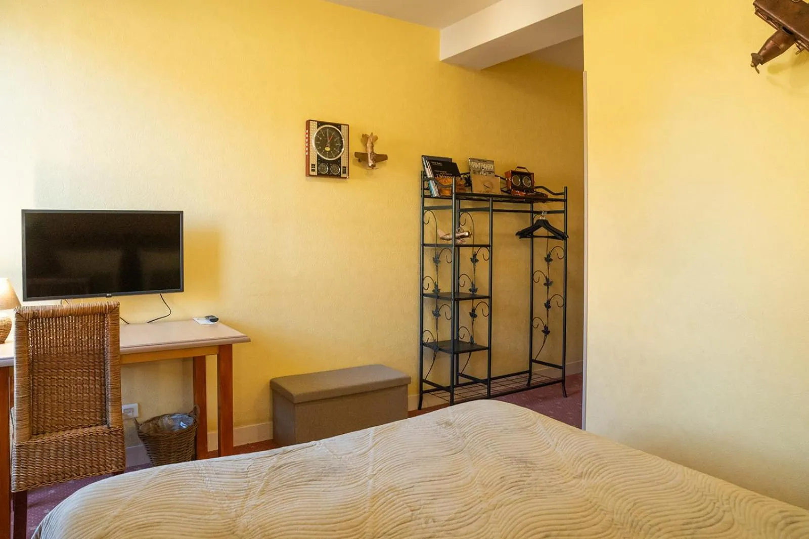 Bedroom, Bed in Hotel Auberge du Fin Chapon