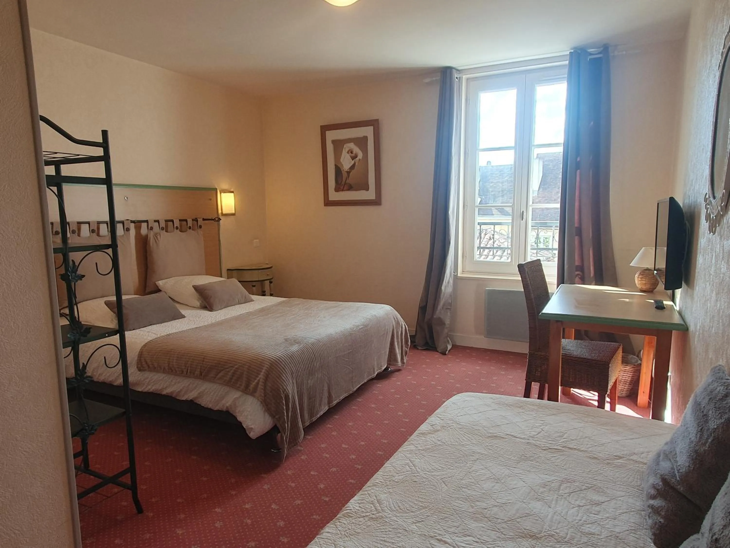 Photo of the whole room, Bed in Le Fin Chapon