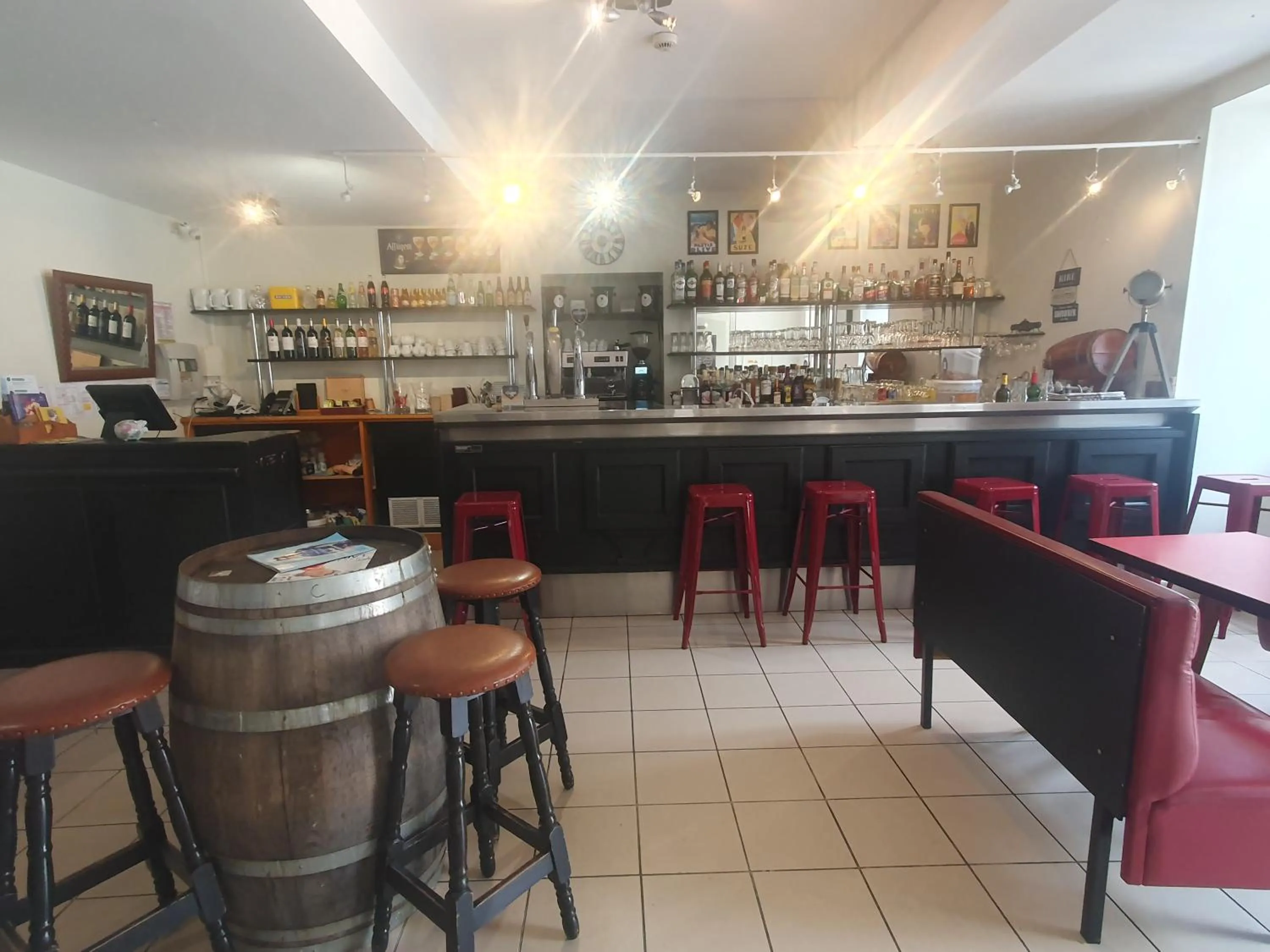 Lounge or bar in Le Fin Chapon