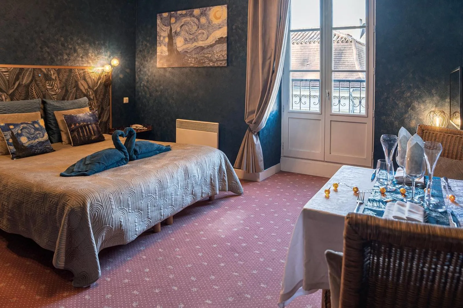 Bedroom, Bed in Hotel Auberge du Fin Chapon