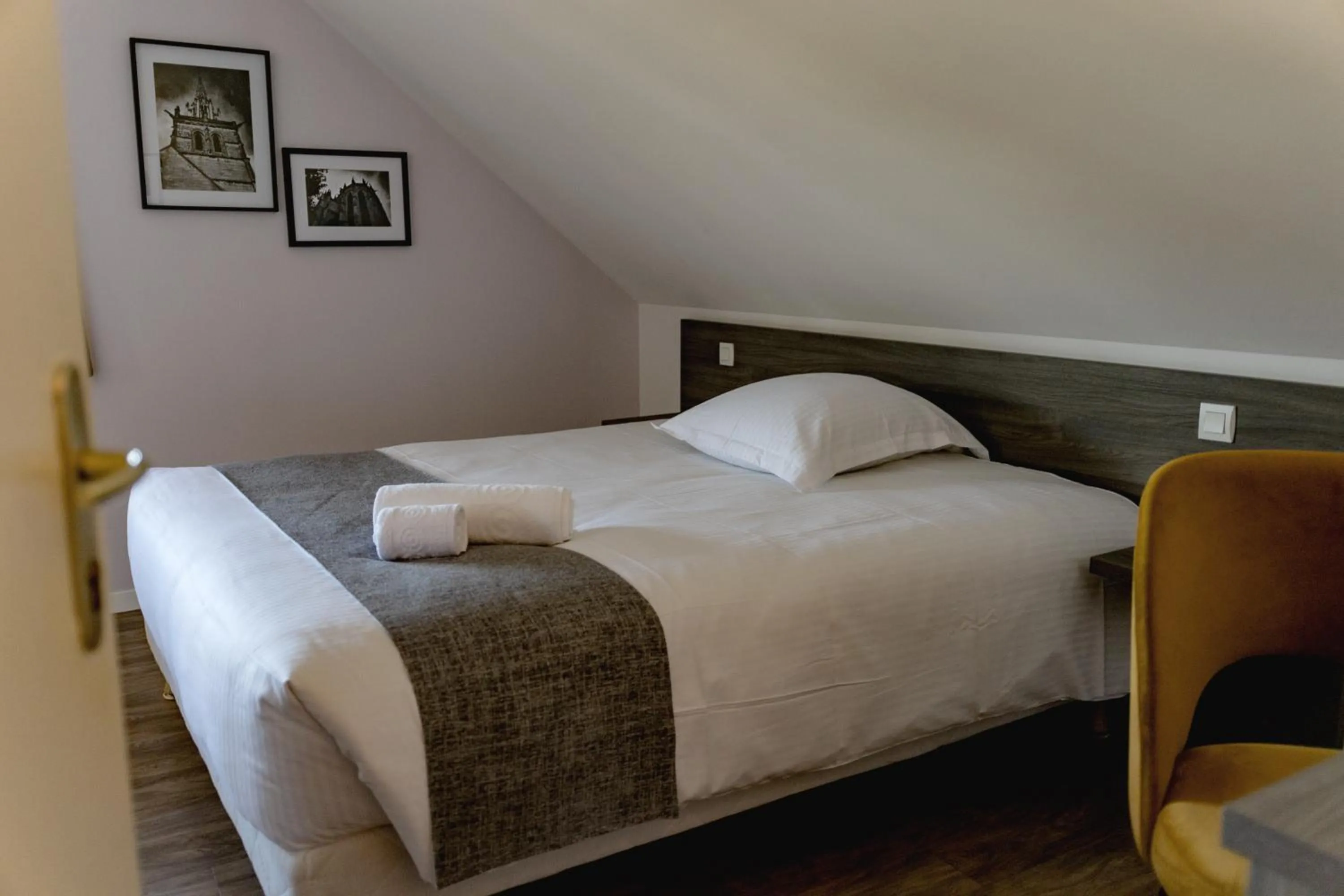 Bed in Hôtel restaurant La Grand Mare
