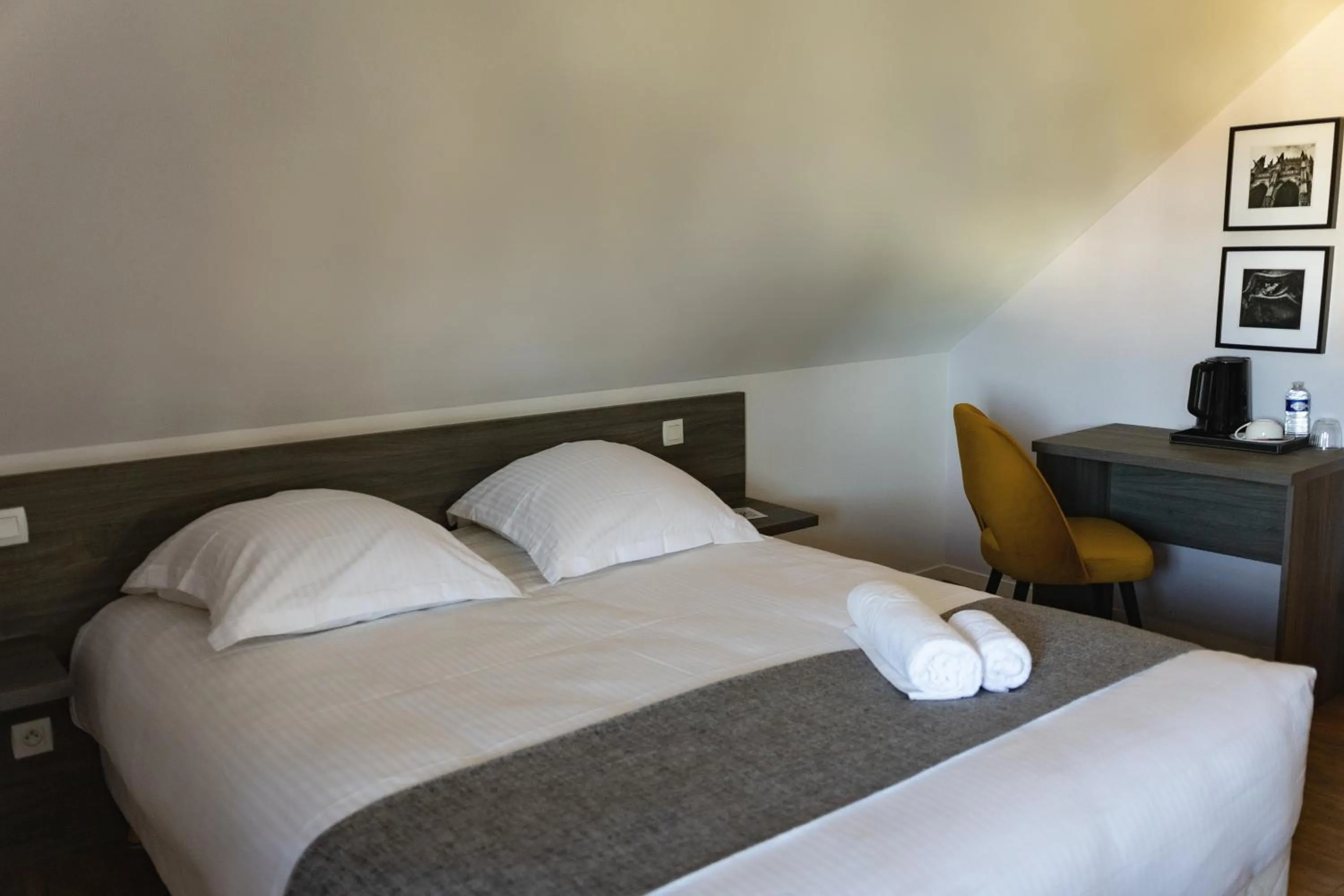 Bed in Hôtel restaurant La Grand Mare