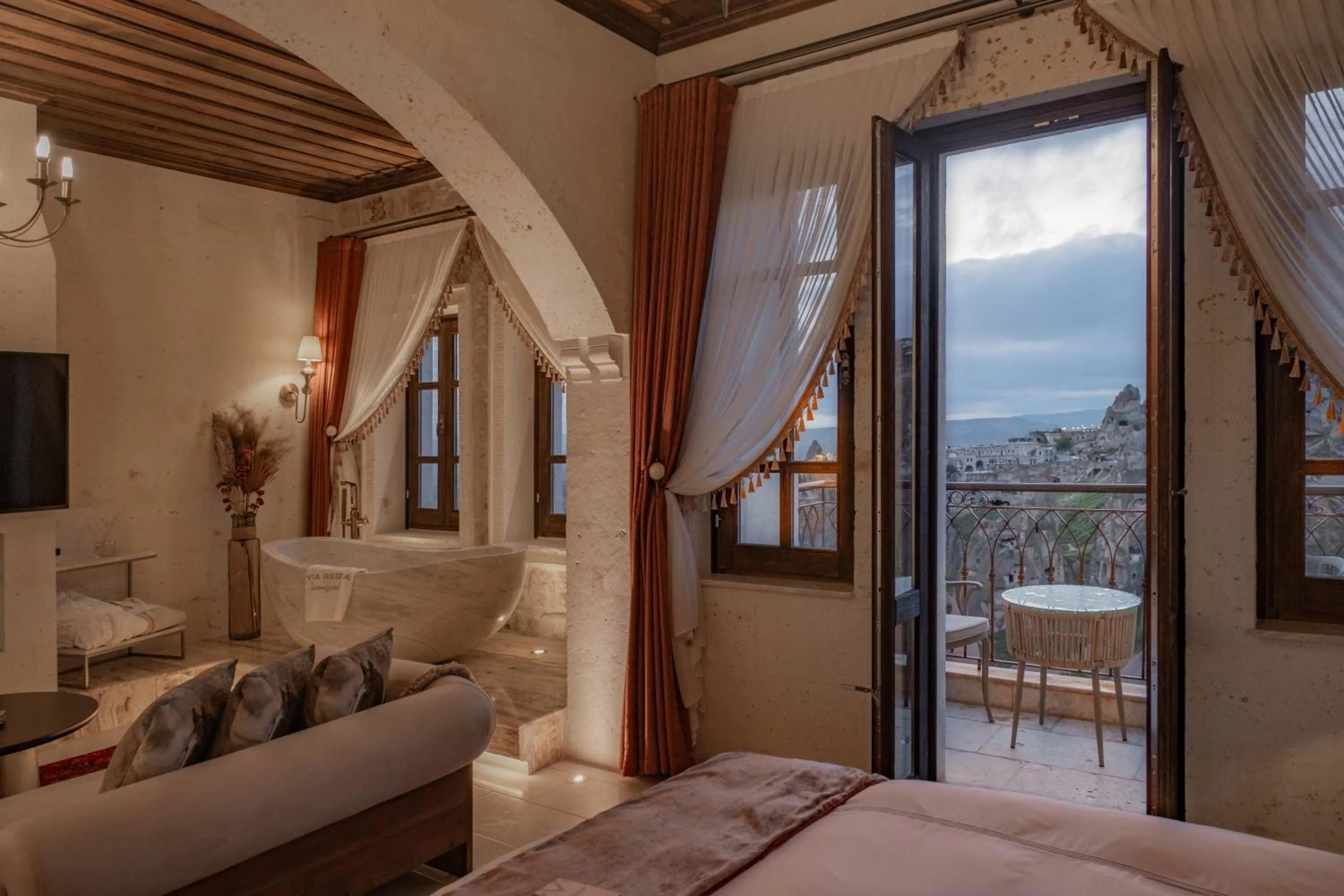 Natural landscape, Bed in Via Regia Cappadocia Hotel