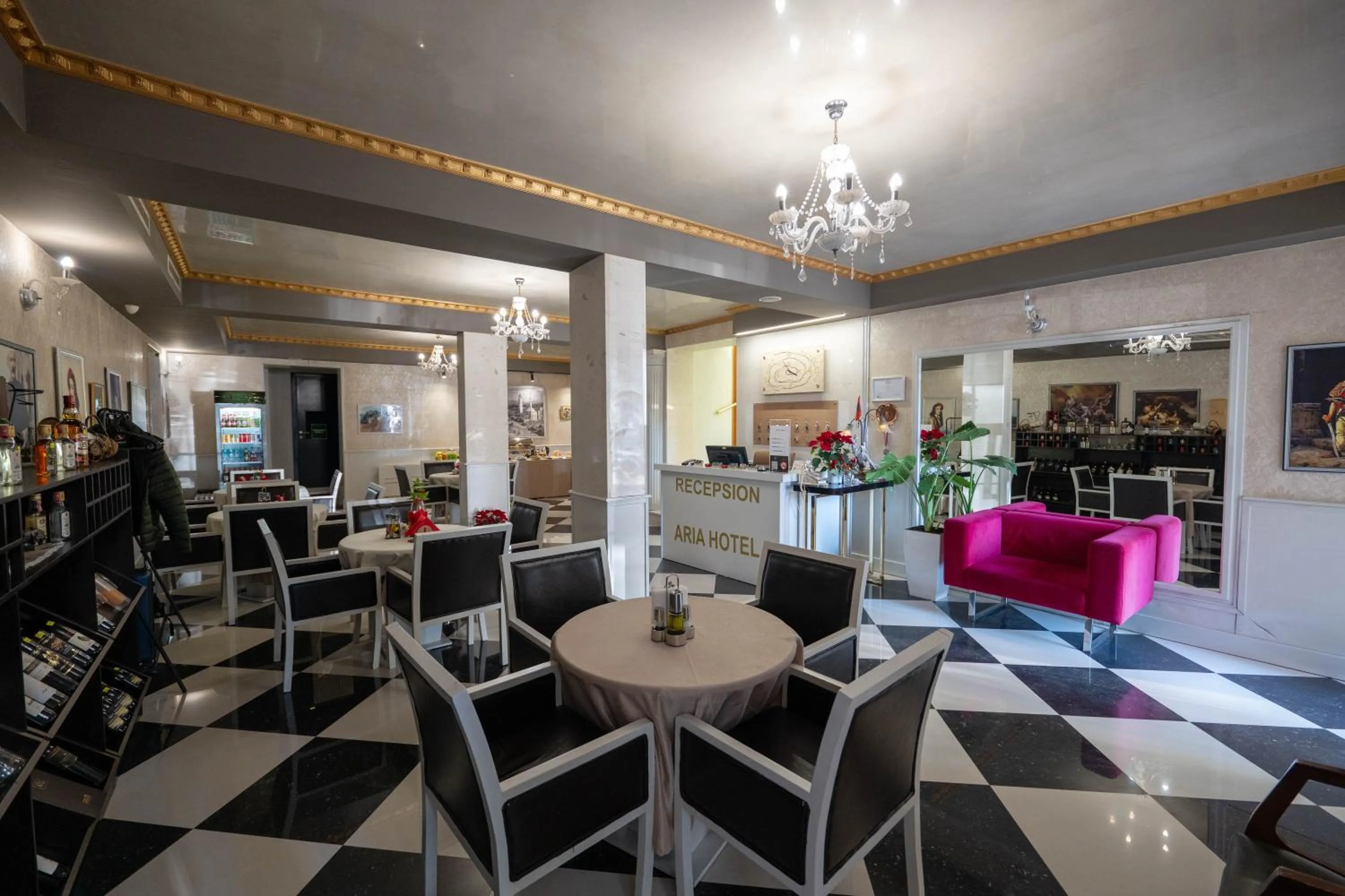 Restaurant/places to eat in Hotel Aria