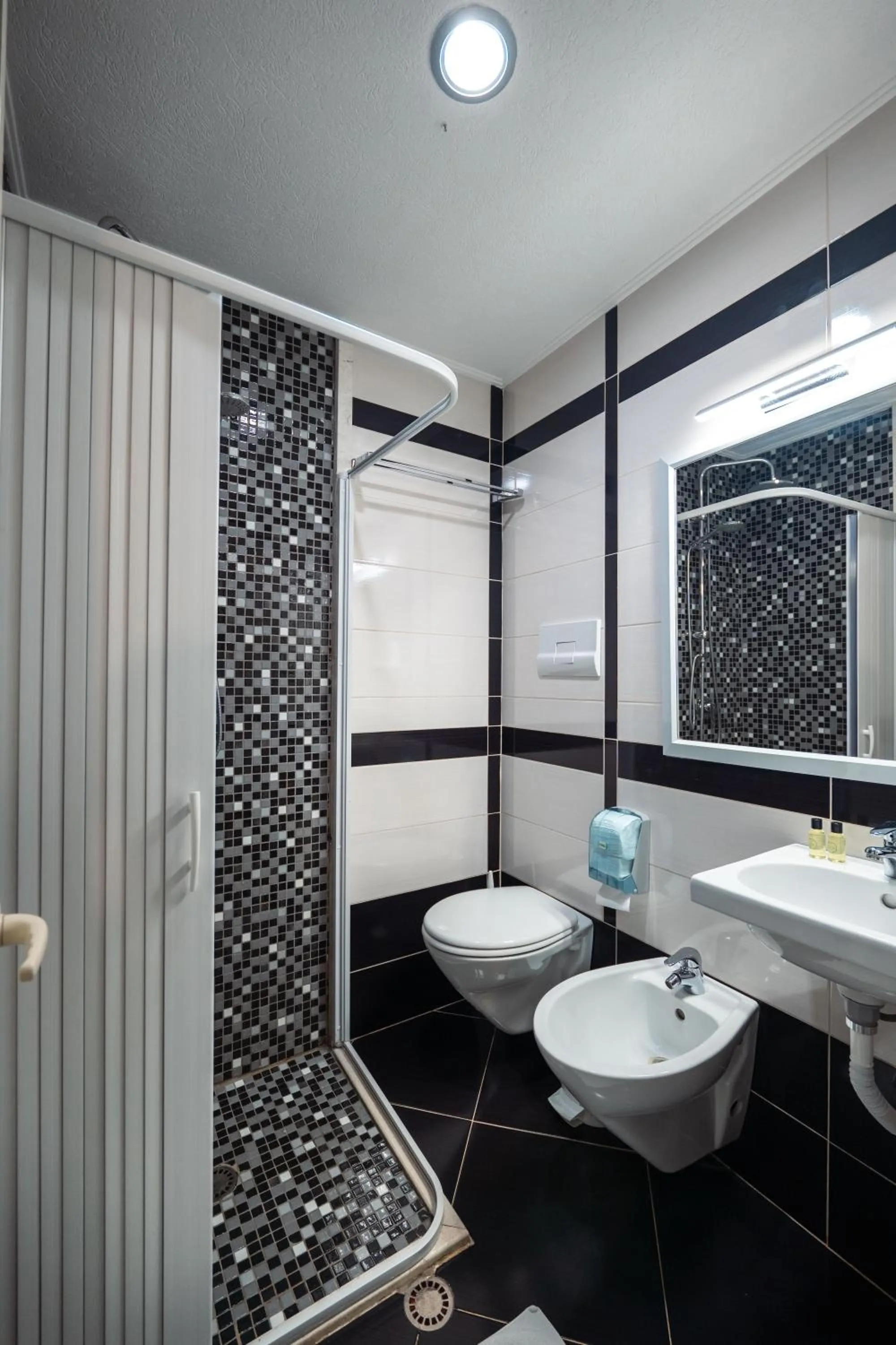 Shower in Hotel Aria