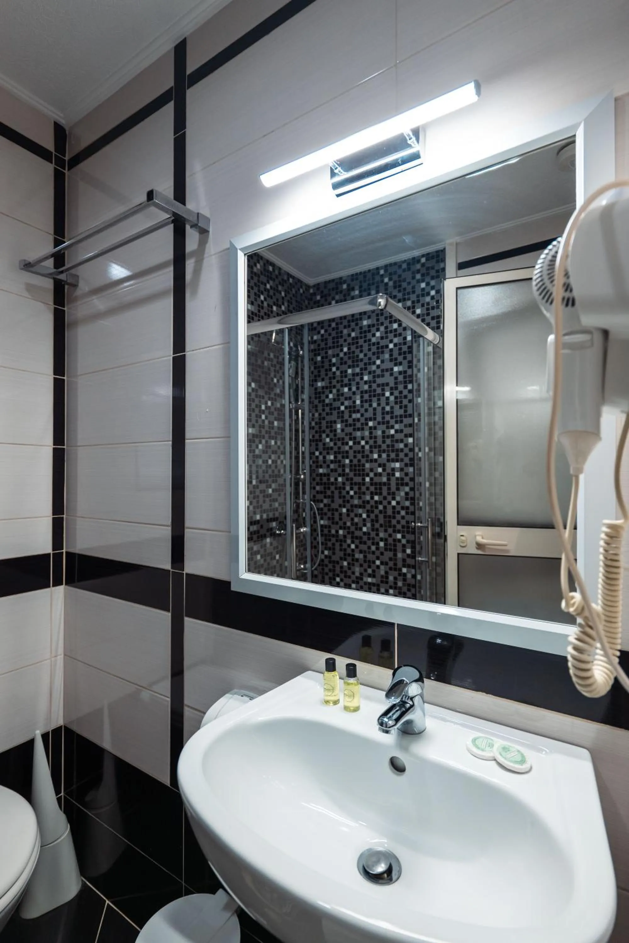 Shower in Hotel Aria