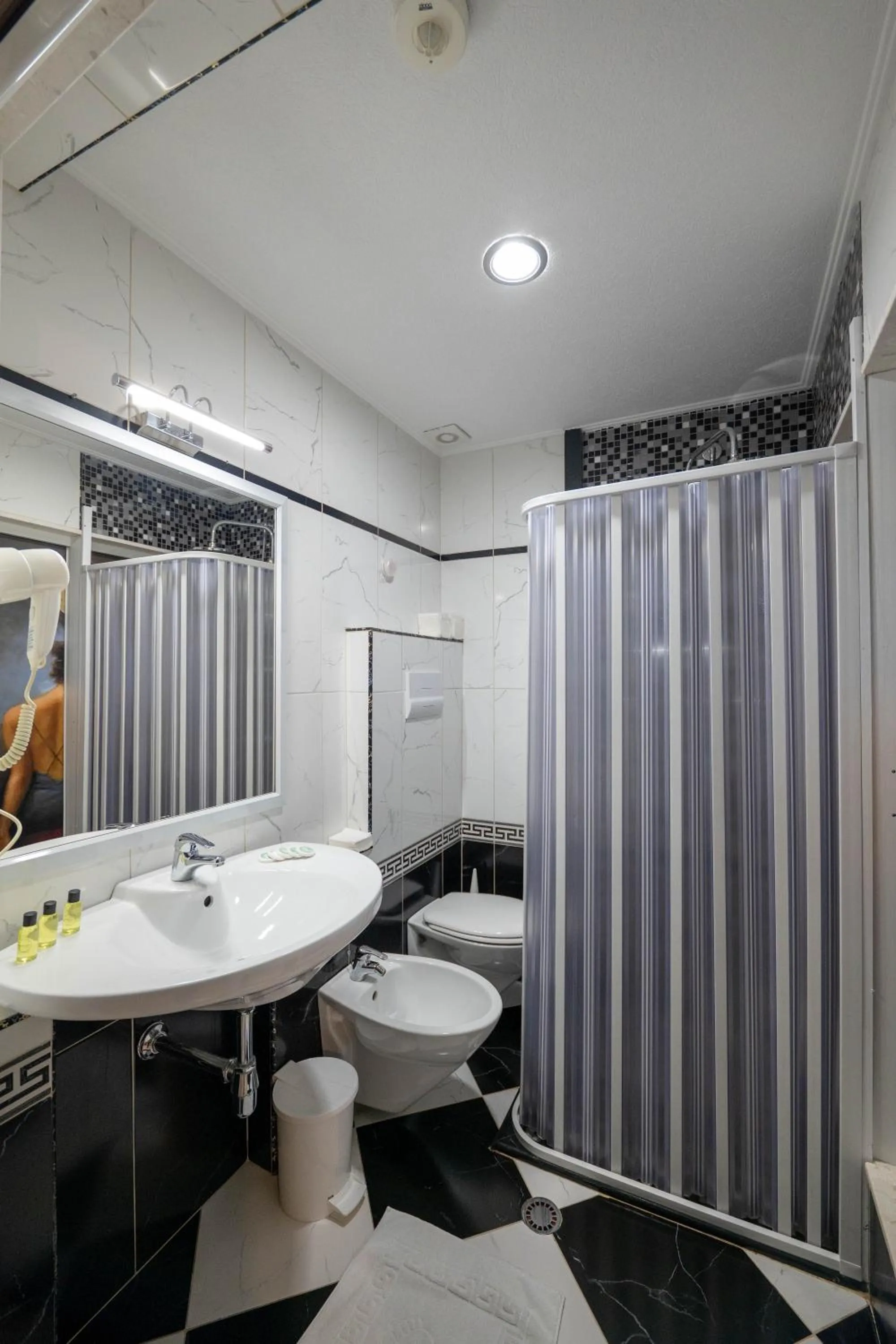 Shower in Hotel Aria