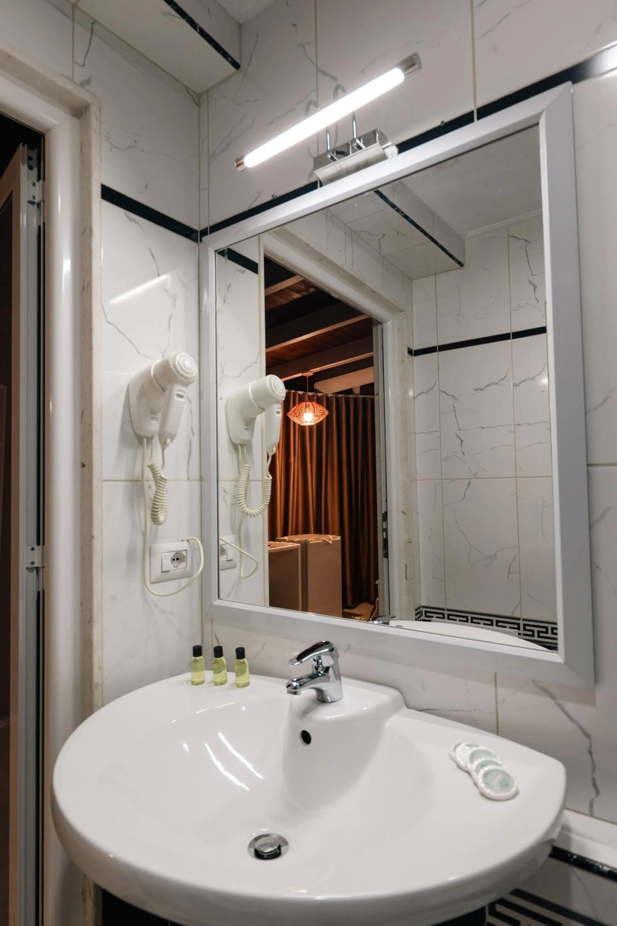 Shower in Hotel Aria