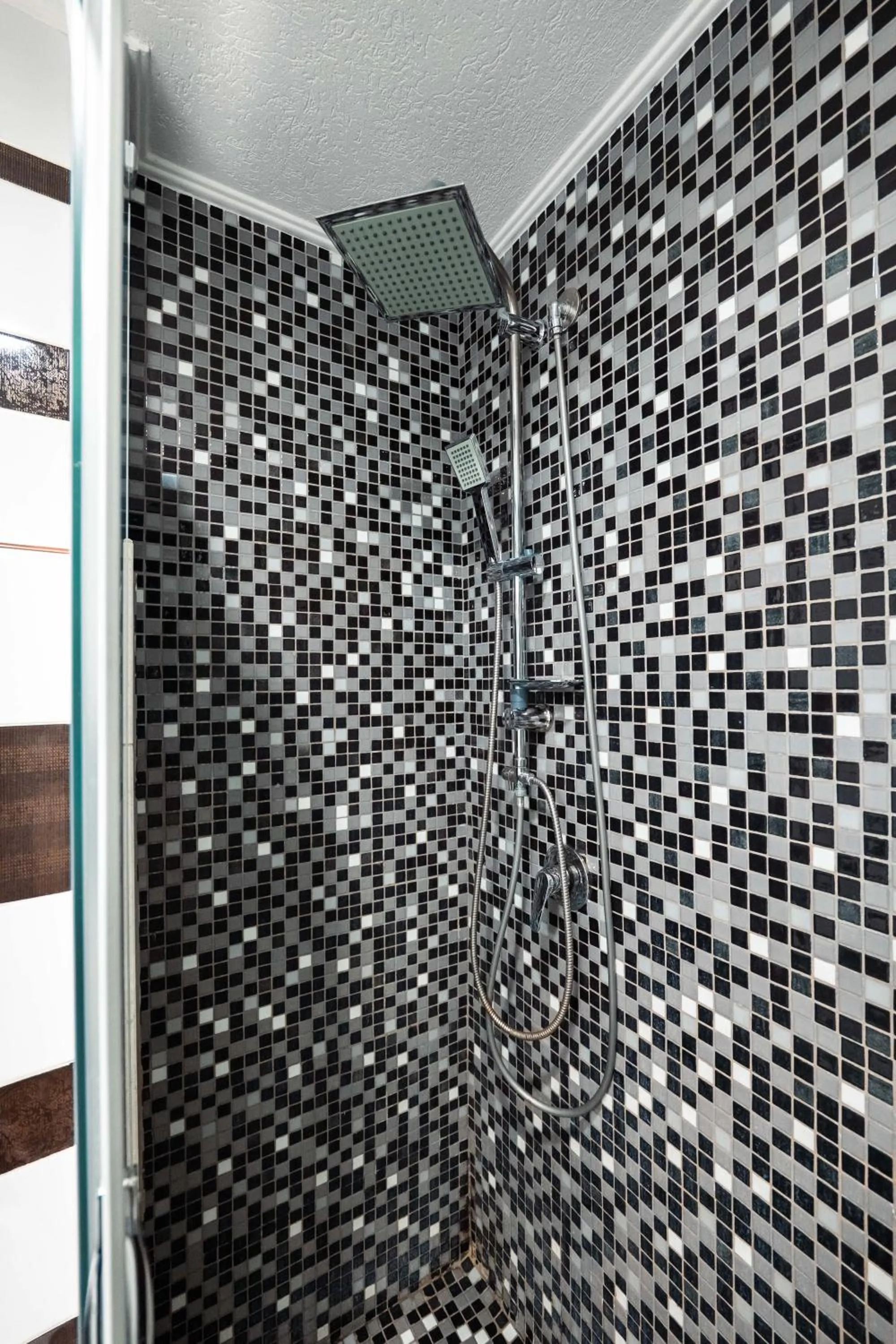 Shower in Hotel Aria